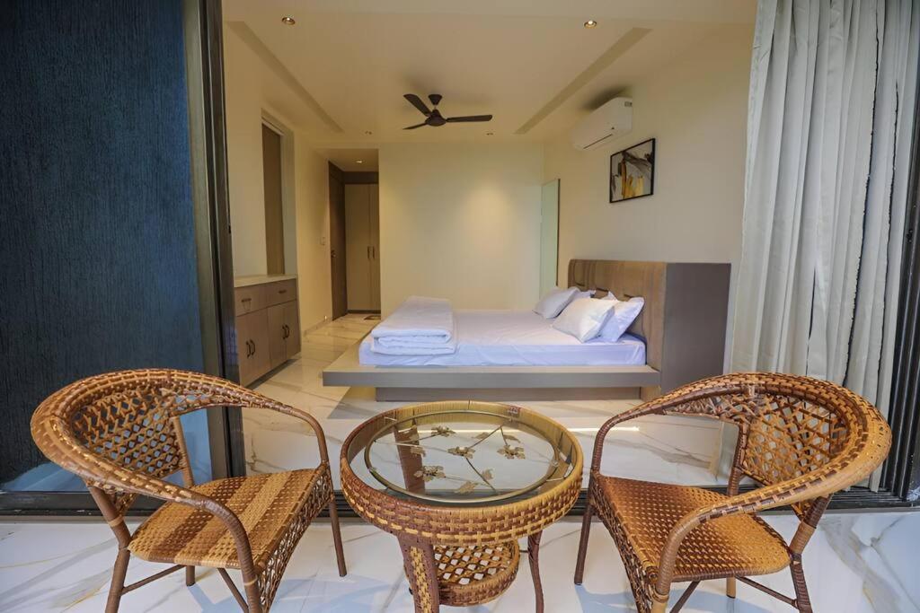 Luxury 6BHK Heated Pool Discotheque Villa in Igatpuri view 4