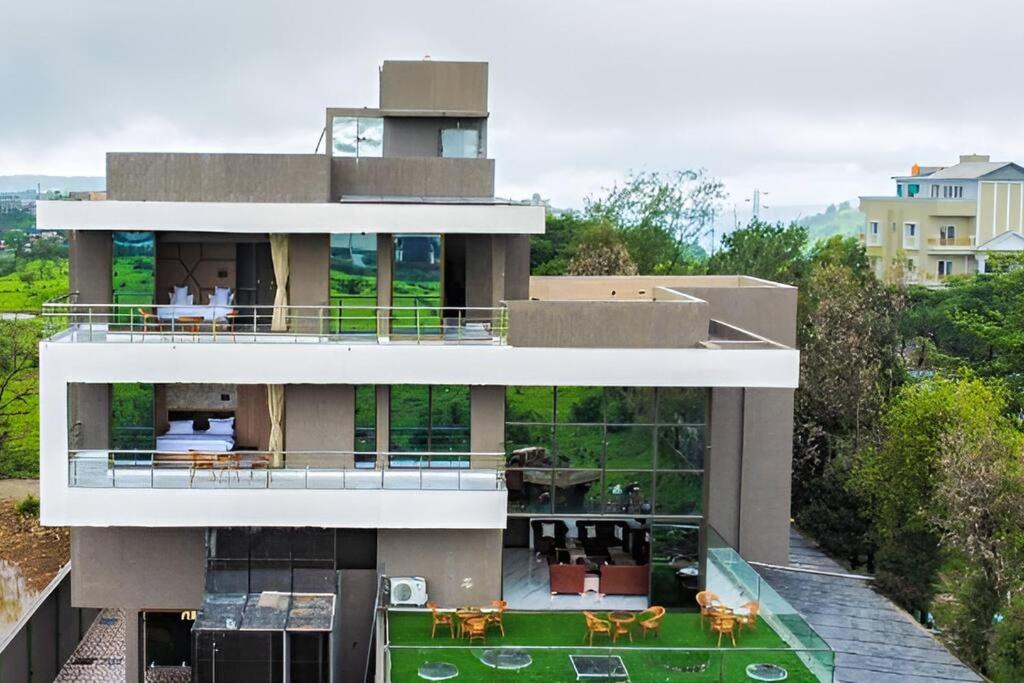 Luxury 6BHK Heated Pool Discotheque Villa in Igatpuri view 5