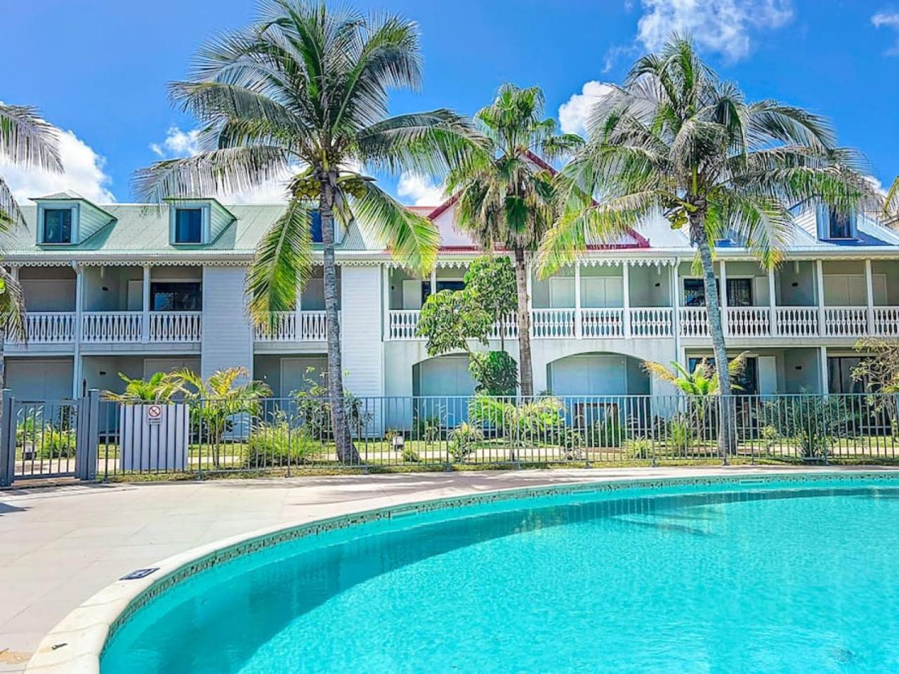 La Belle Bleue direct access to Orient Bay beach swimming pool, 2 bedrooms view 4