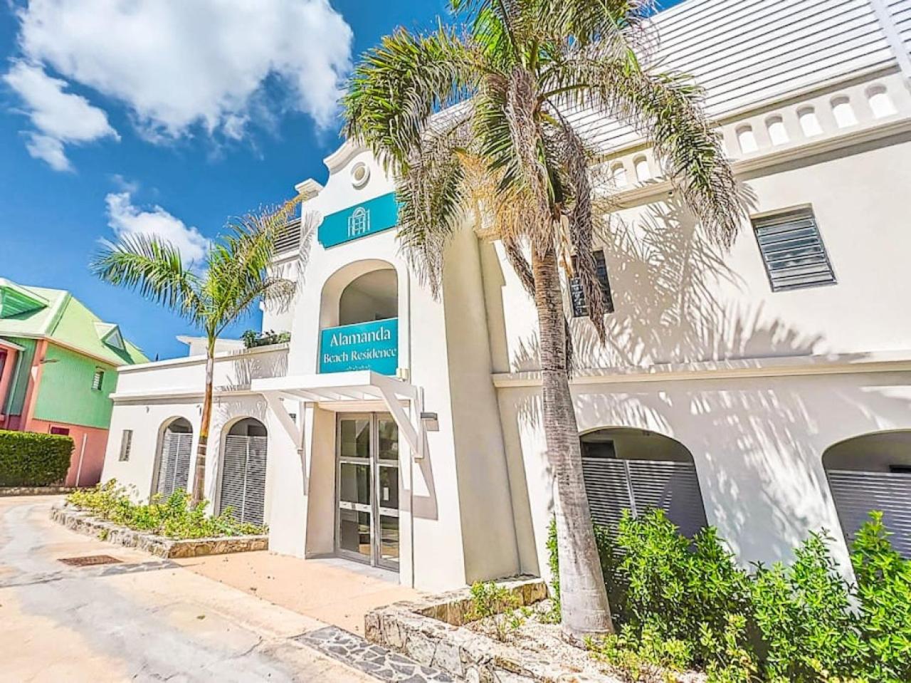 La Belle Bleue direct access to Orient Bay beach swimming pool, 2 bedrooms view 5