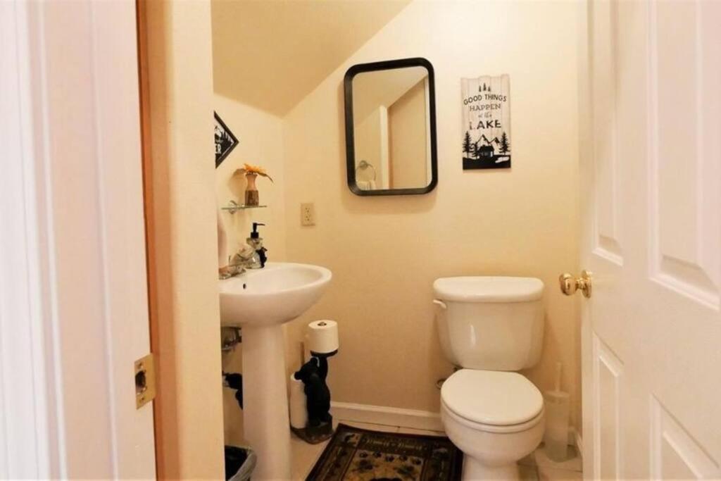 Spacious cabin with game room free WIFI & parking view 2