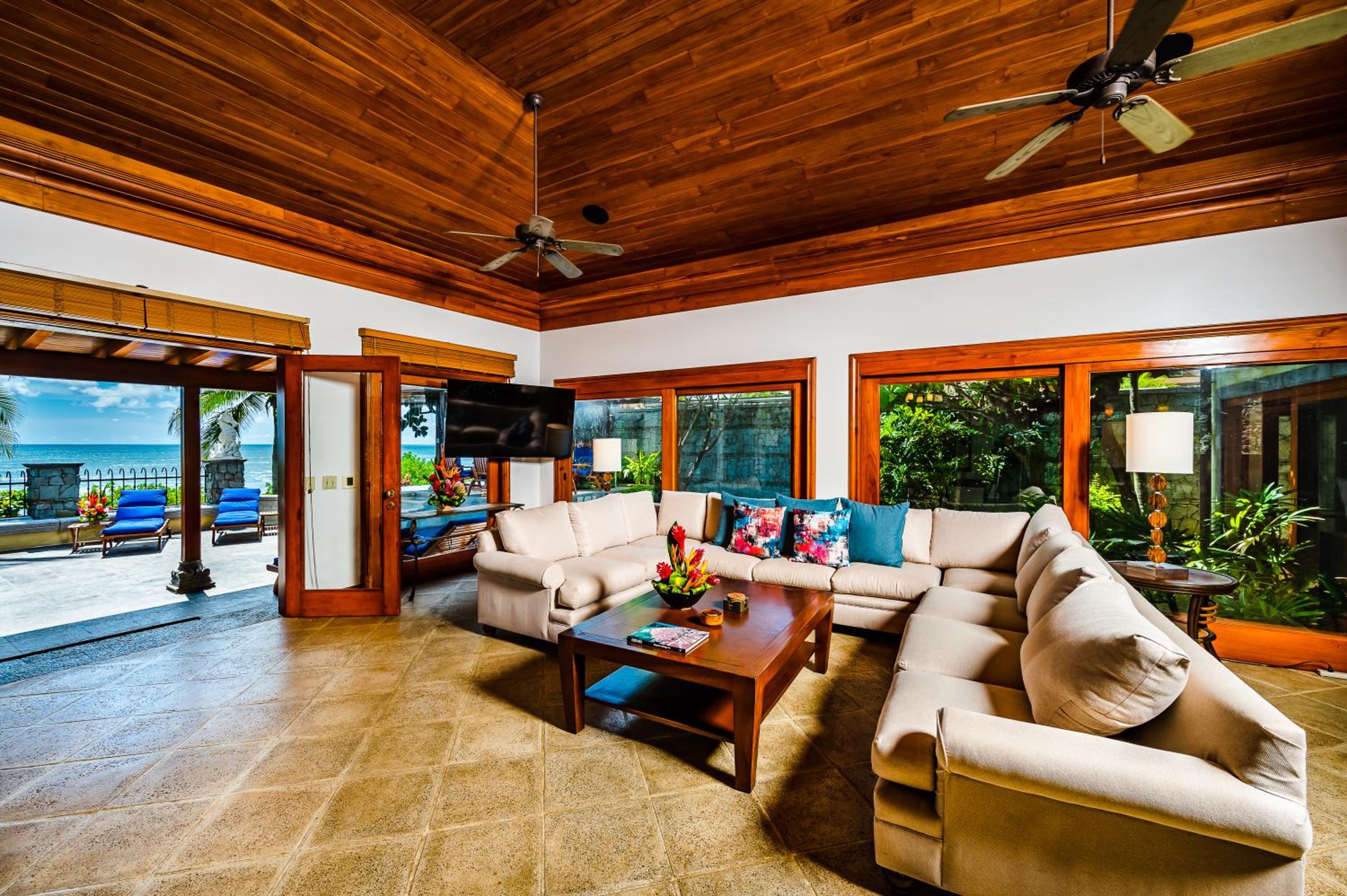 Casa Arrecife - 5bdr Beachfront Villa - Ethereal sunsets