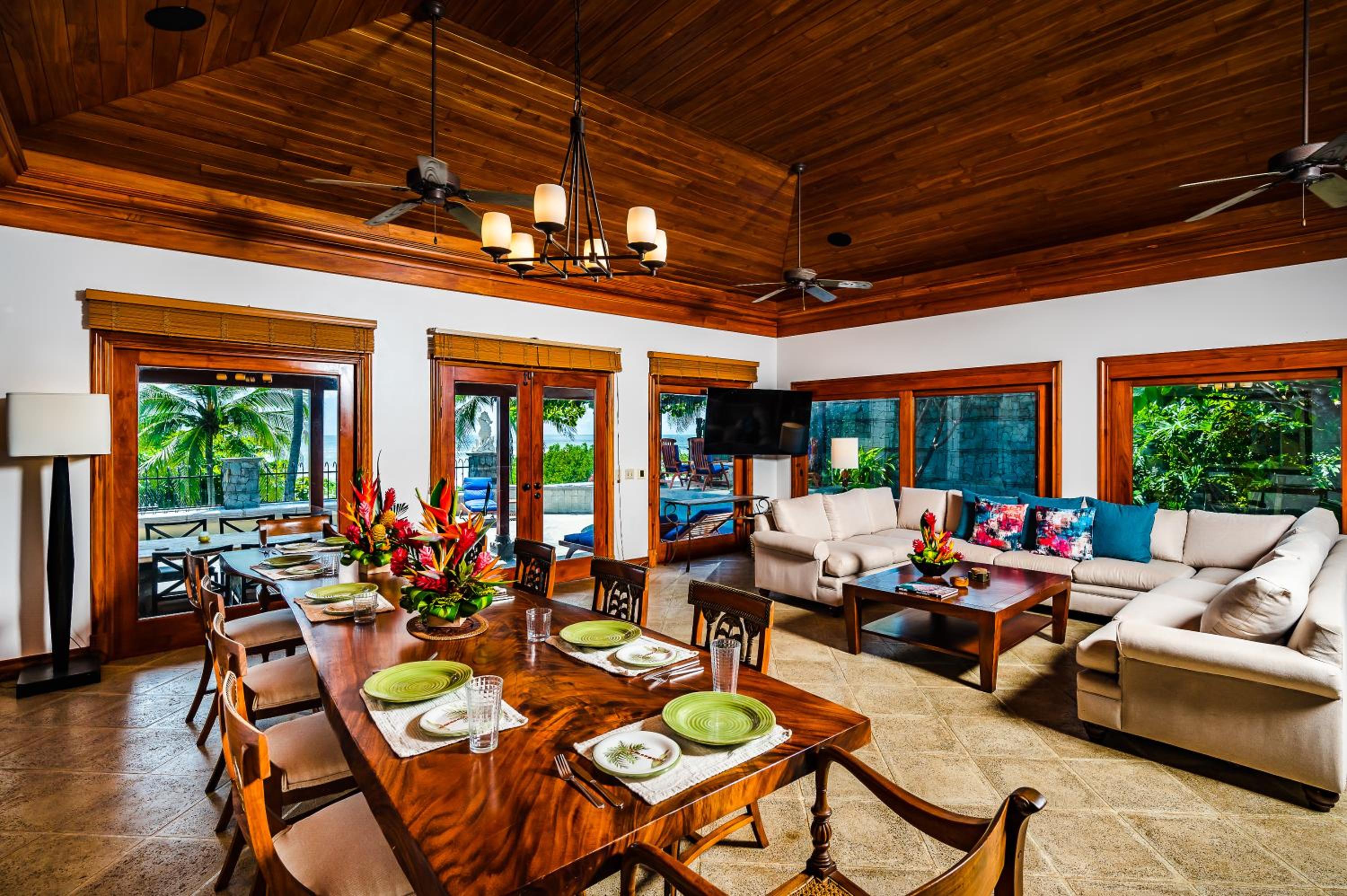 Casa Arrecife - 5bdr Beachfront Villa - Ethereal sunsets