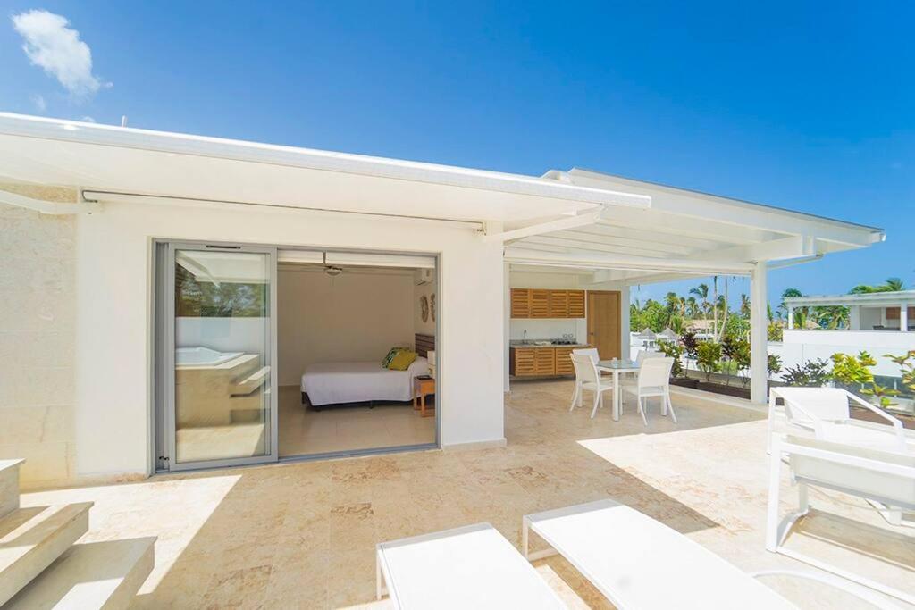 Luxury penthouse close the beach