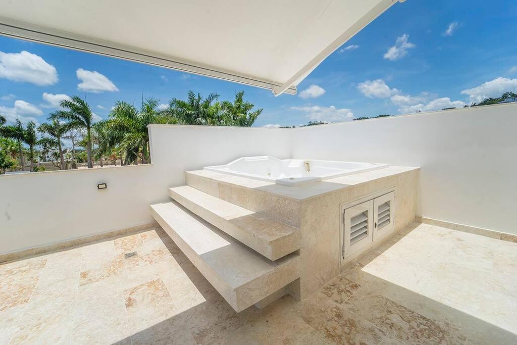 Luxury penthouse close the beach
