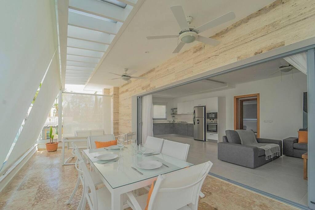 Luxury penthouse close the beach