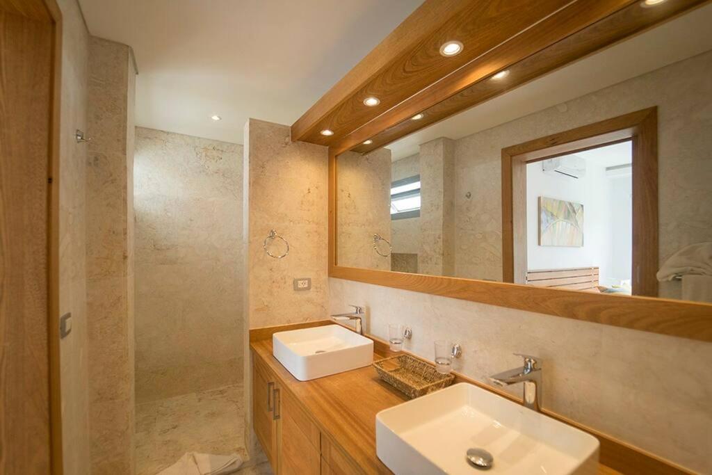 Luxury penthouse close the beach