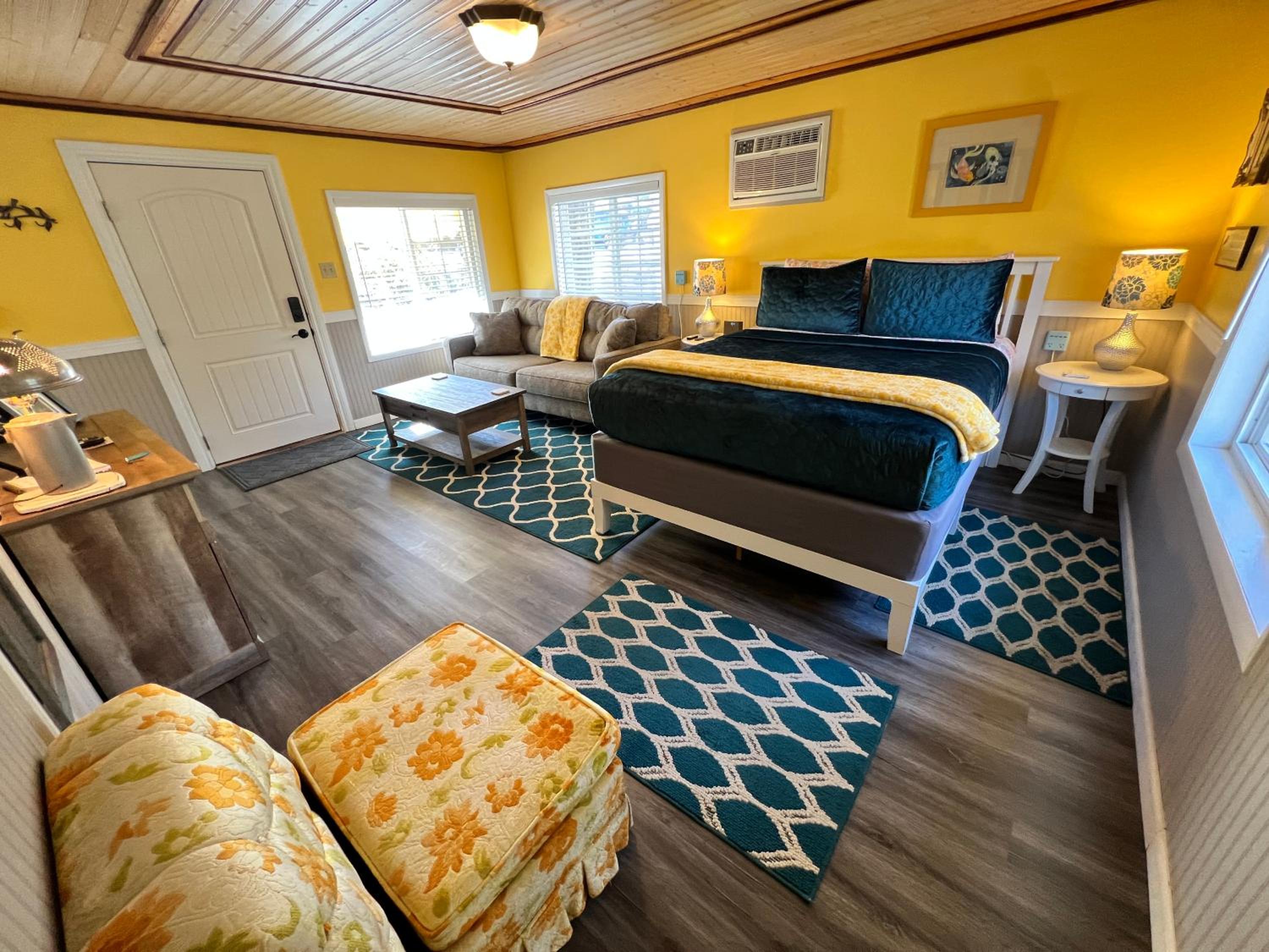 Sherwood Court Cottages & Guest Rooms