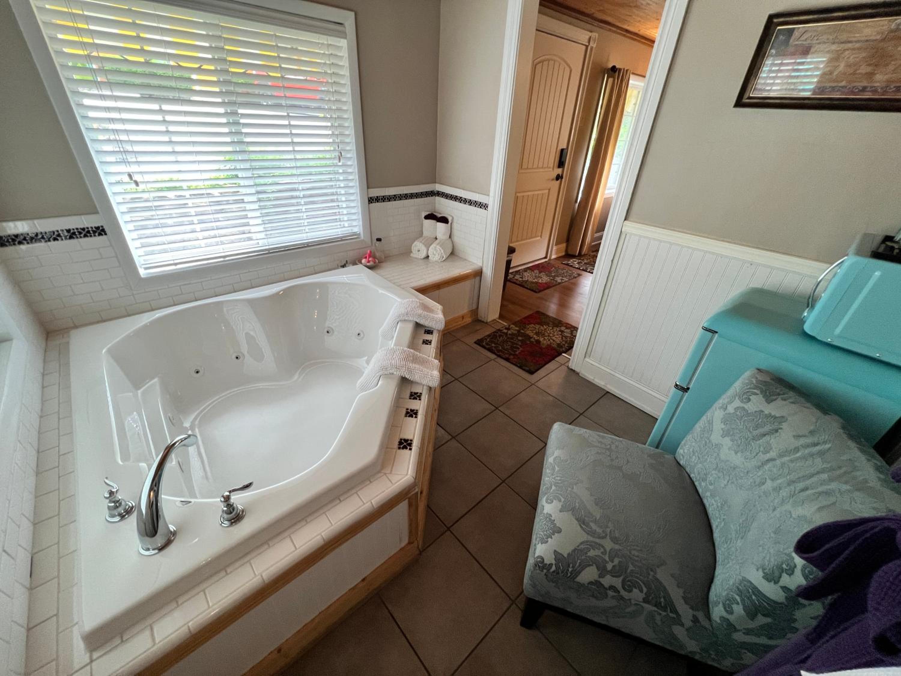 Sherwood Court Cottages & Guest Rooms