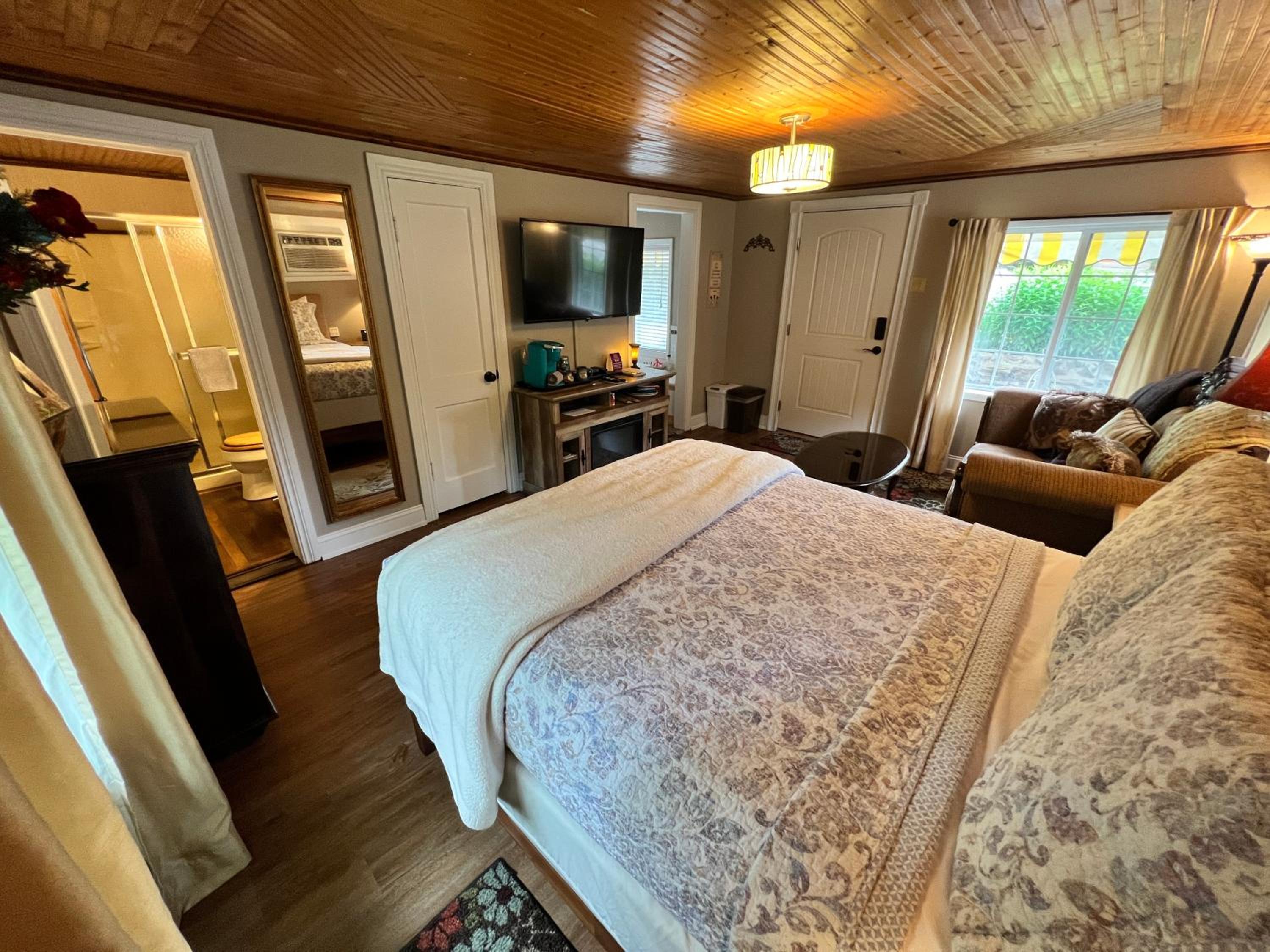 Sherwood Court Cottages & Guest Rooms