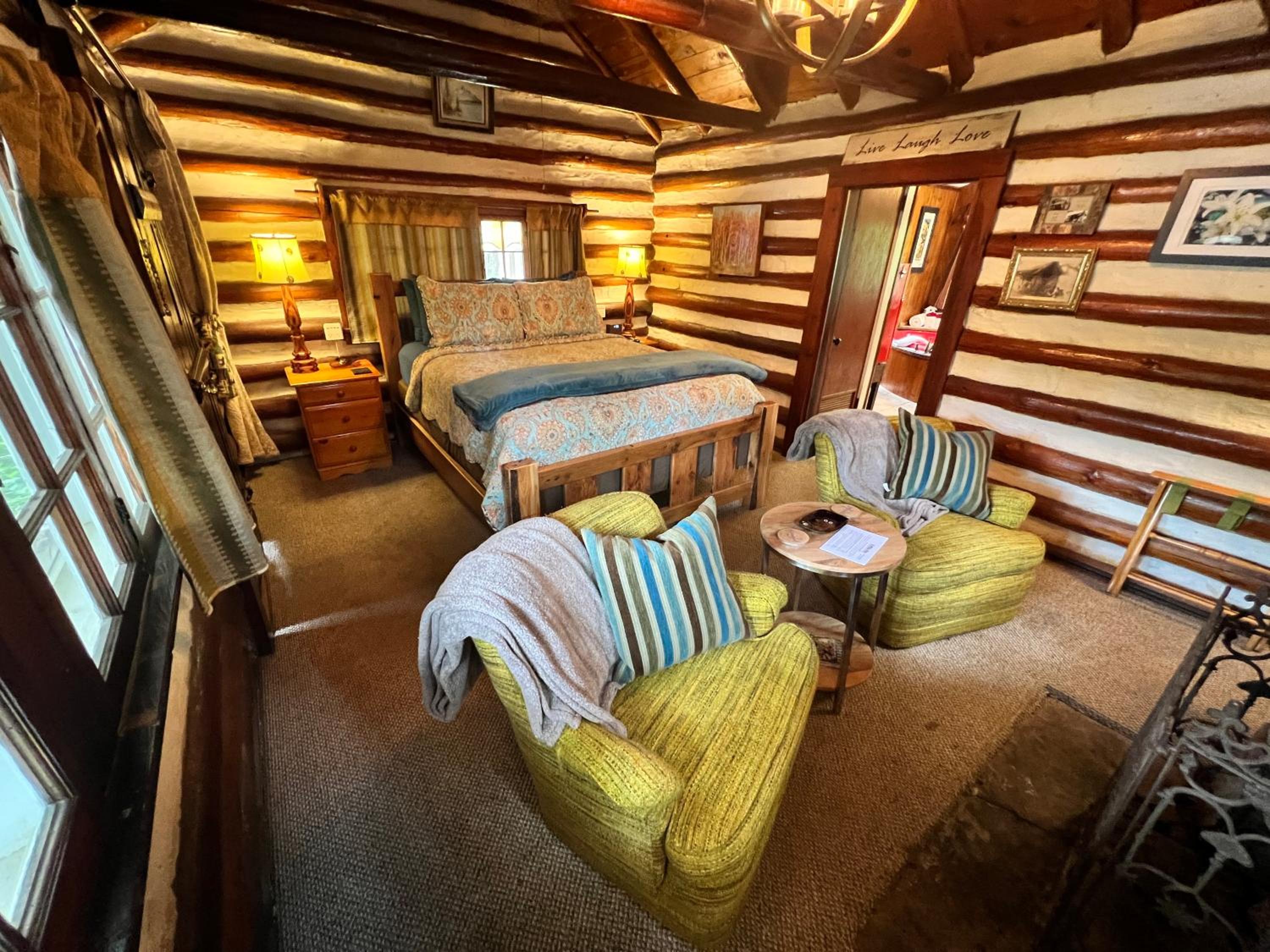 Sherwood Court Cottages & Guest Rooms
