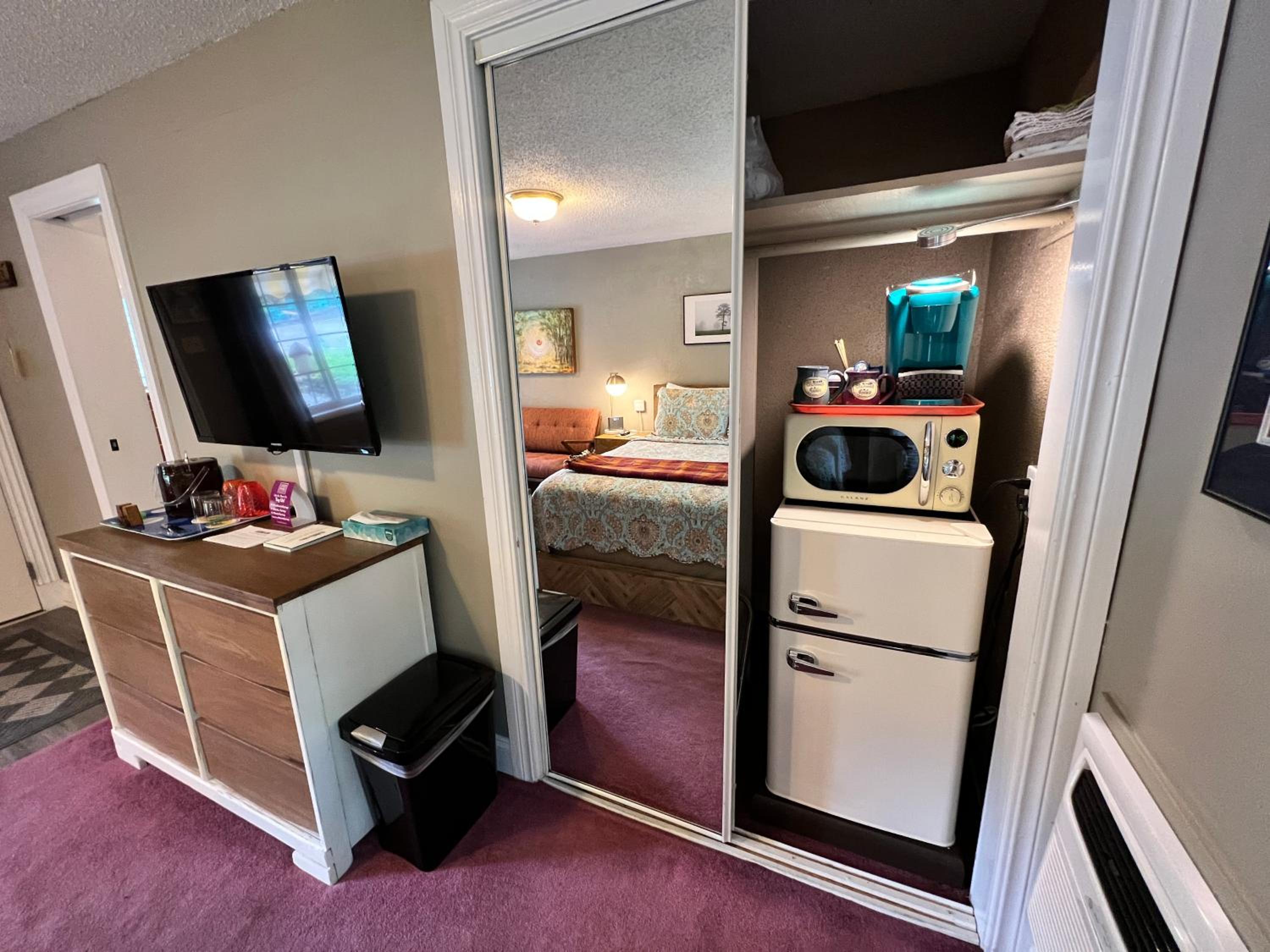 Sherwood Court Cottages & Guest Rooms