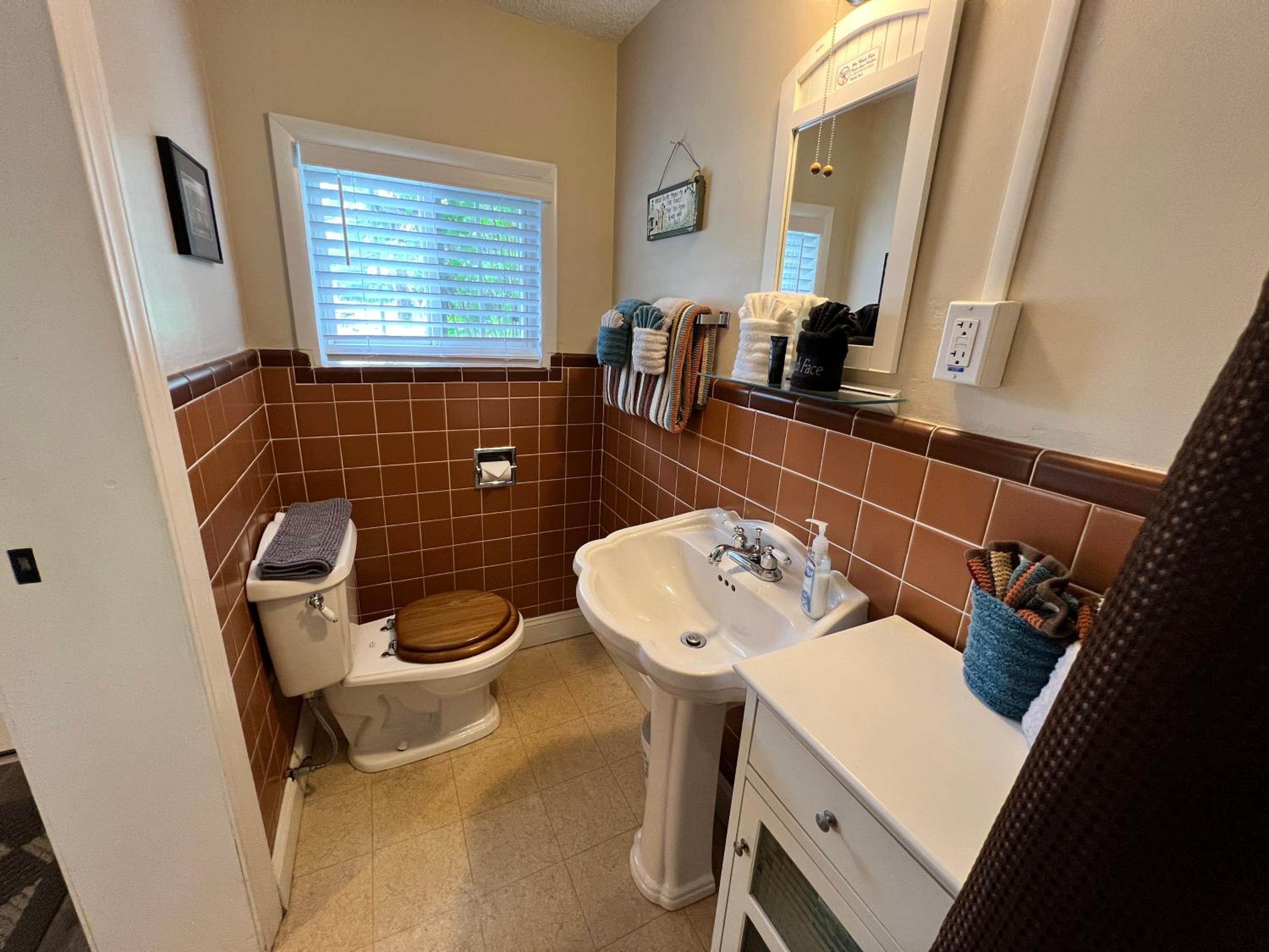 Sherwood Court Cottages & Guest Rooms