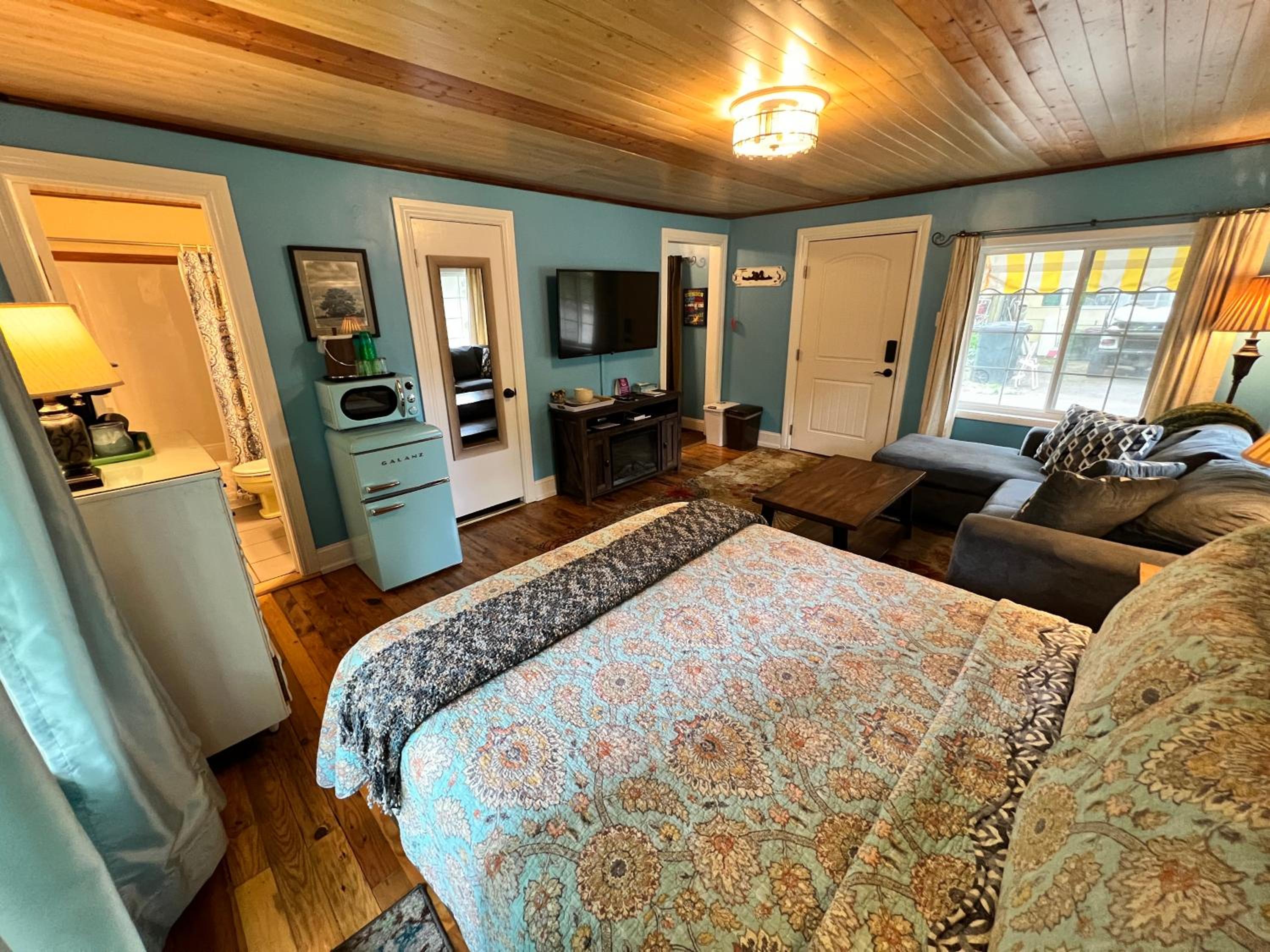 Sherwood Court Cottages & Guest Rooms