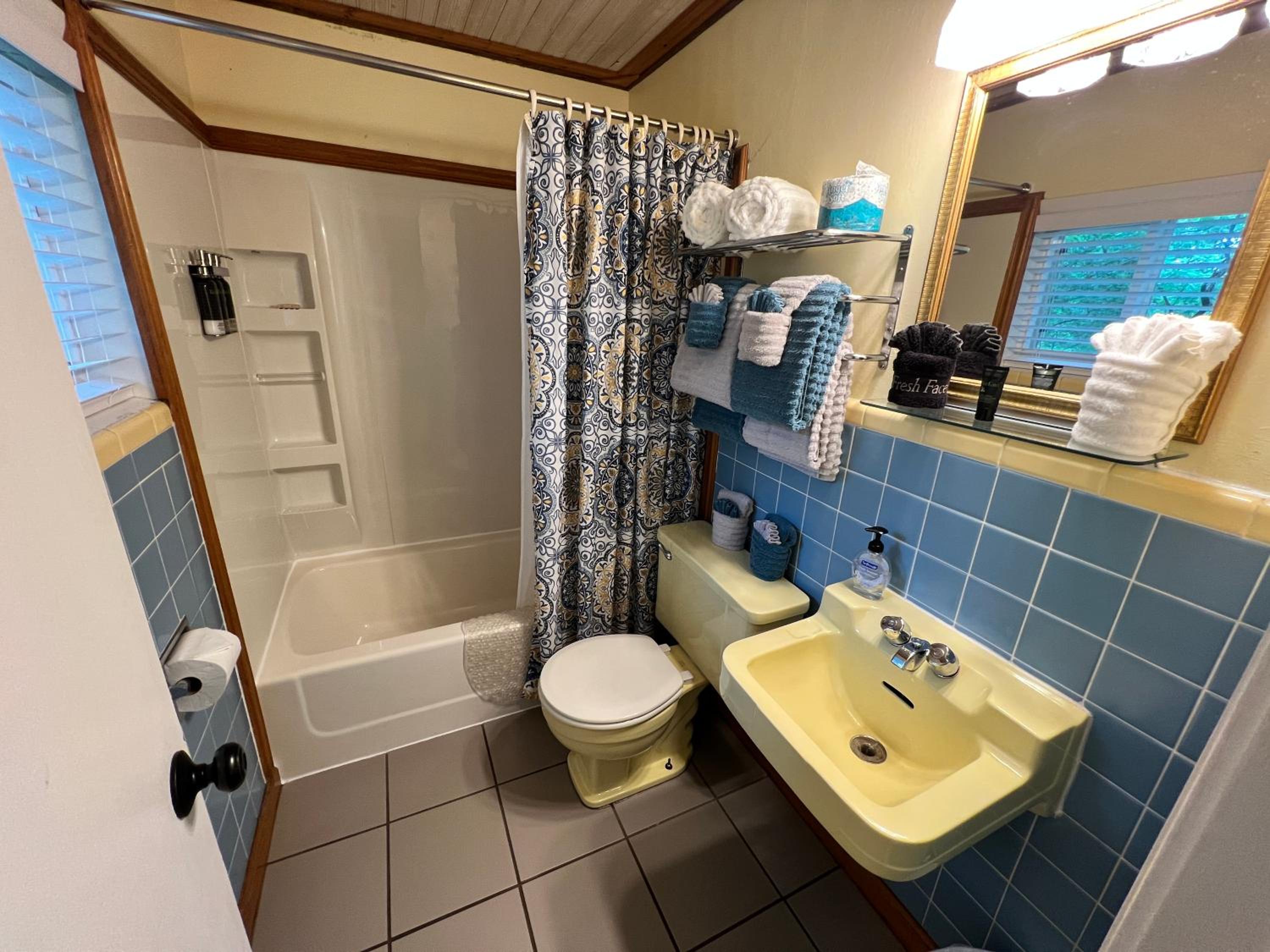 Sherwood Court Cottages & Guest Rooms
