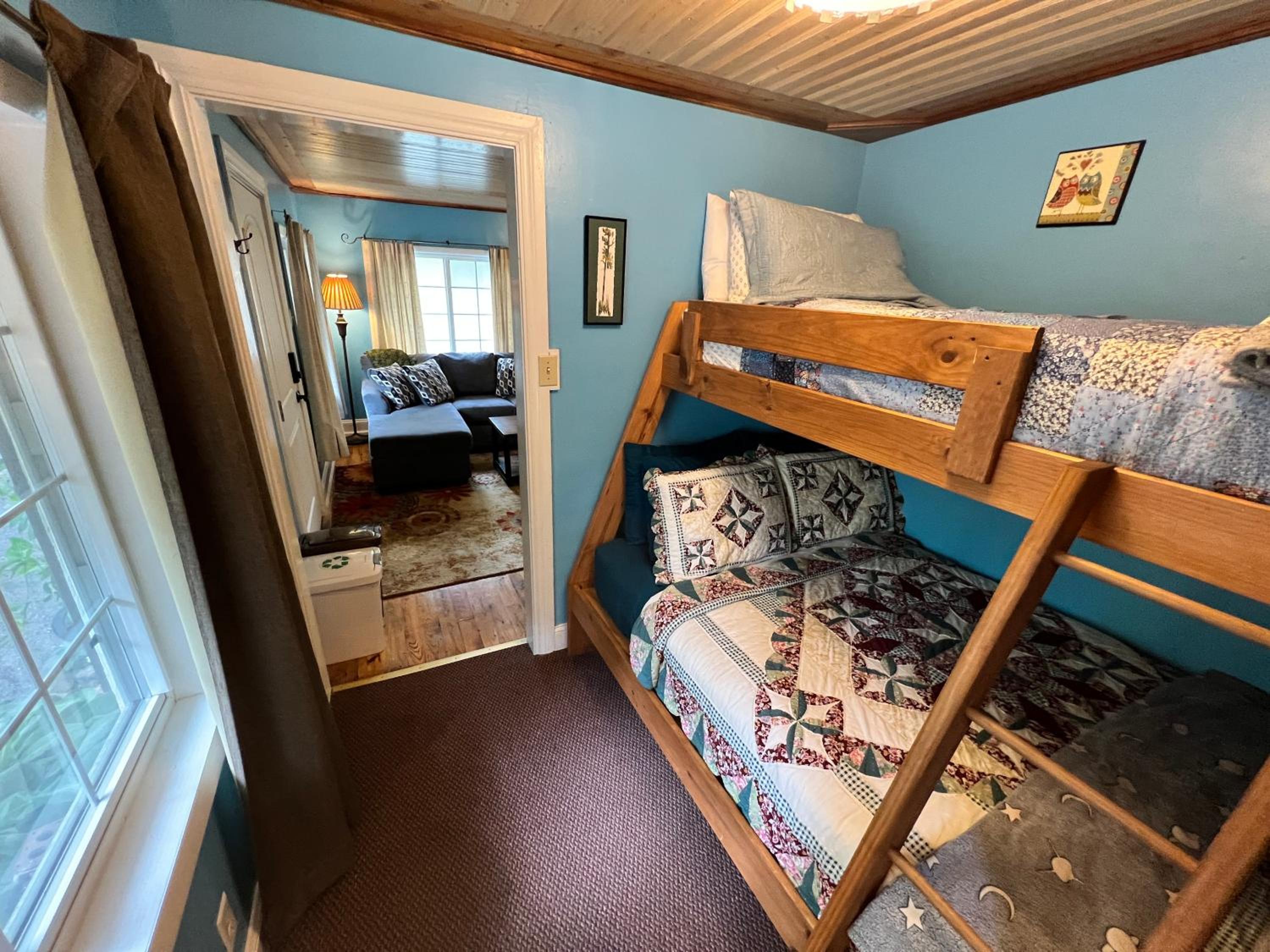 Sherwood Court Cottages & Guest Rooms