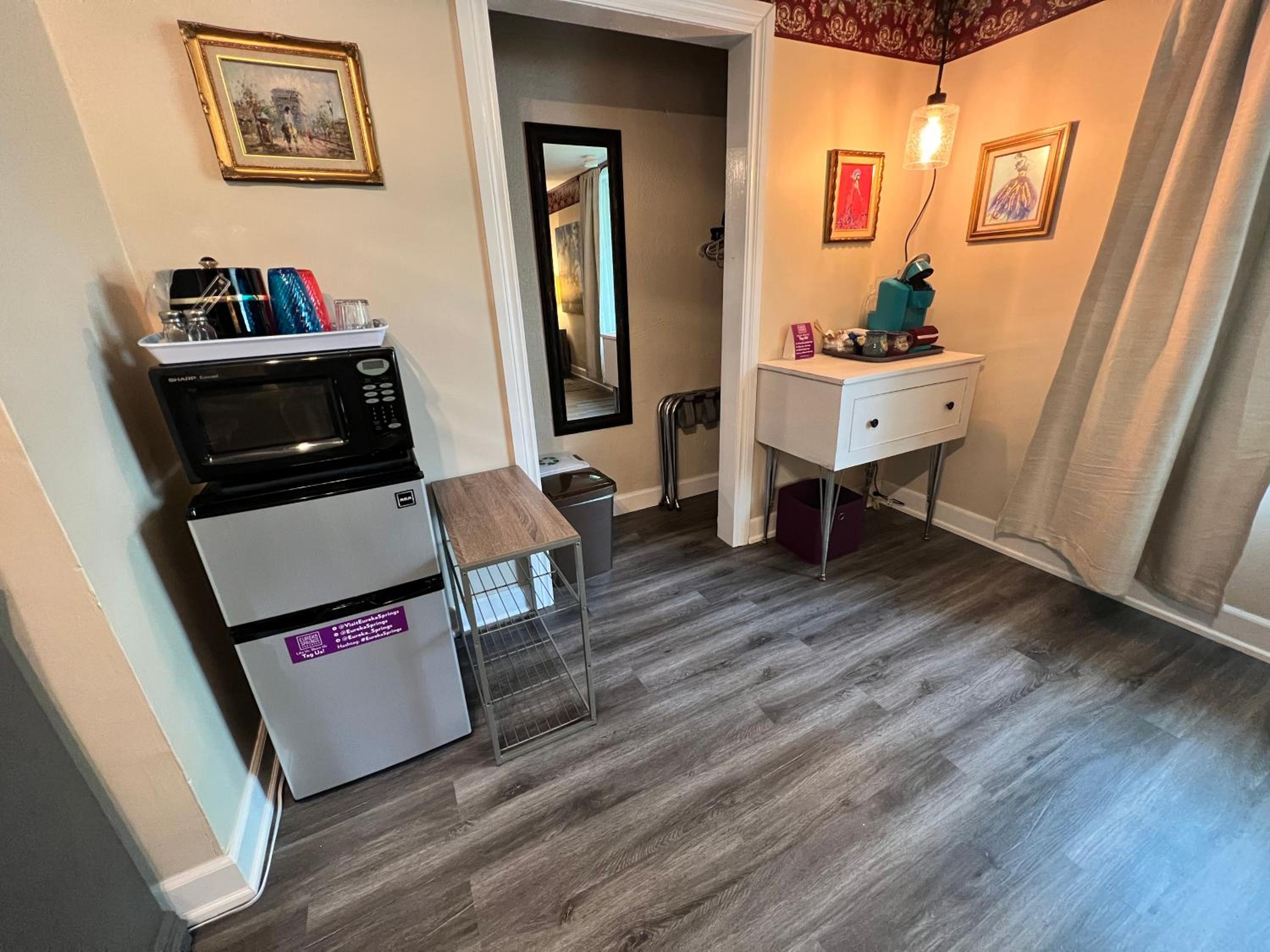 Sherwood Court Cottages & Guest Rooms