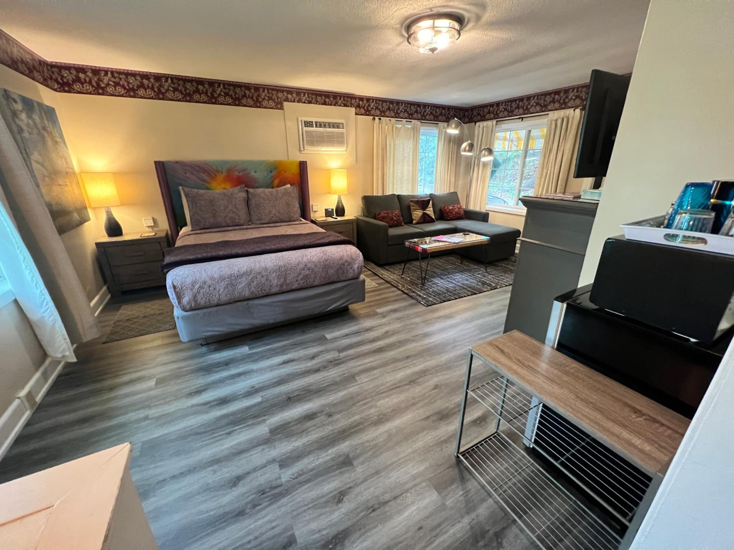 Sherwood Court Cottages & Guest Rooms