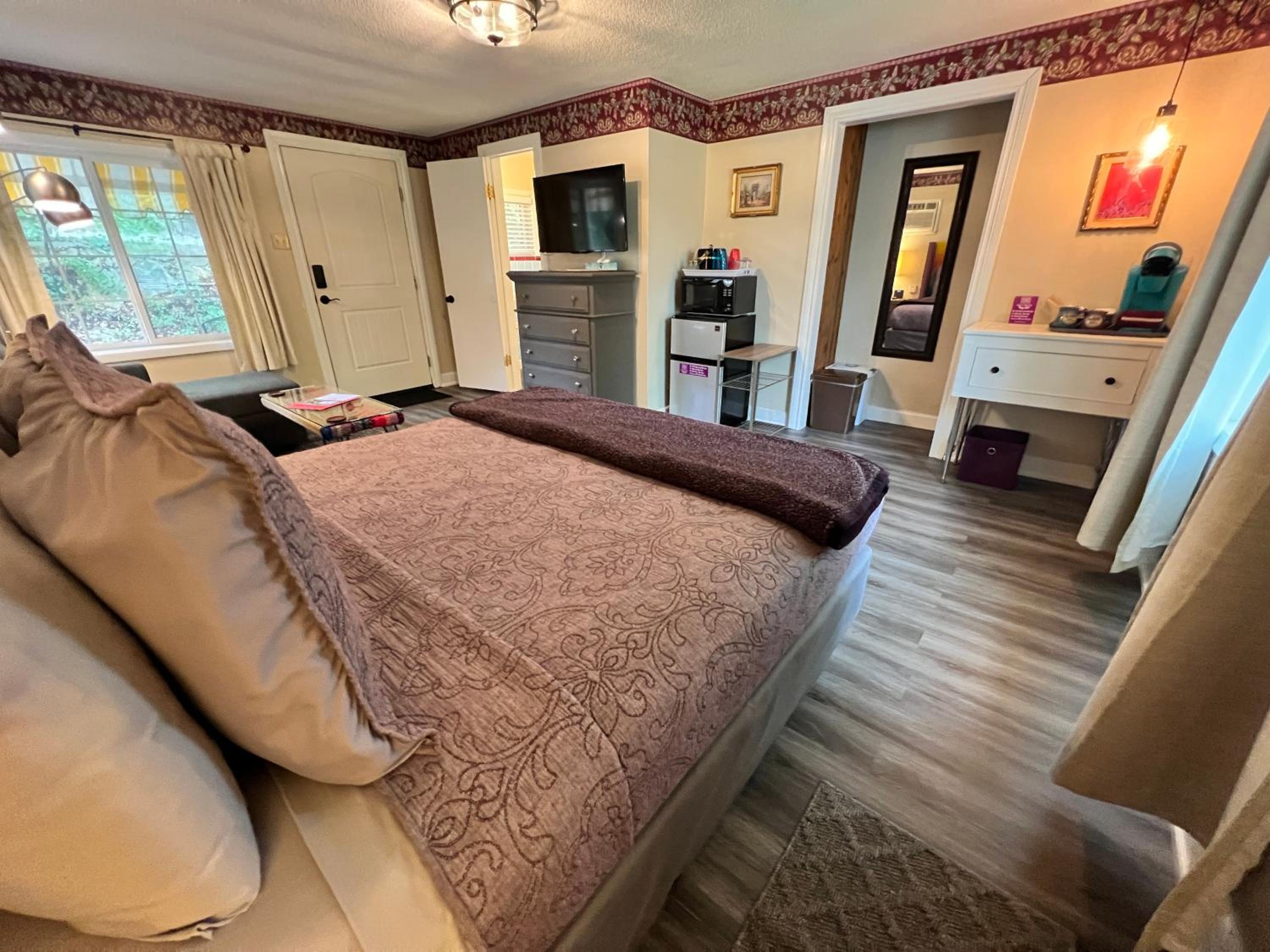 Sherwood Court Cottages & Guest Rooms
