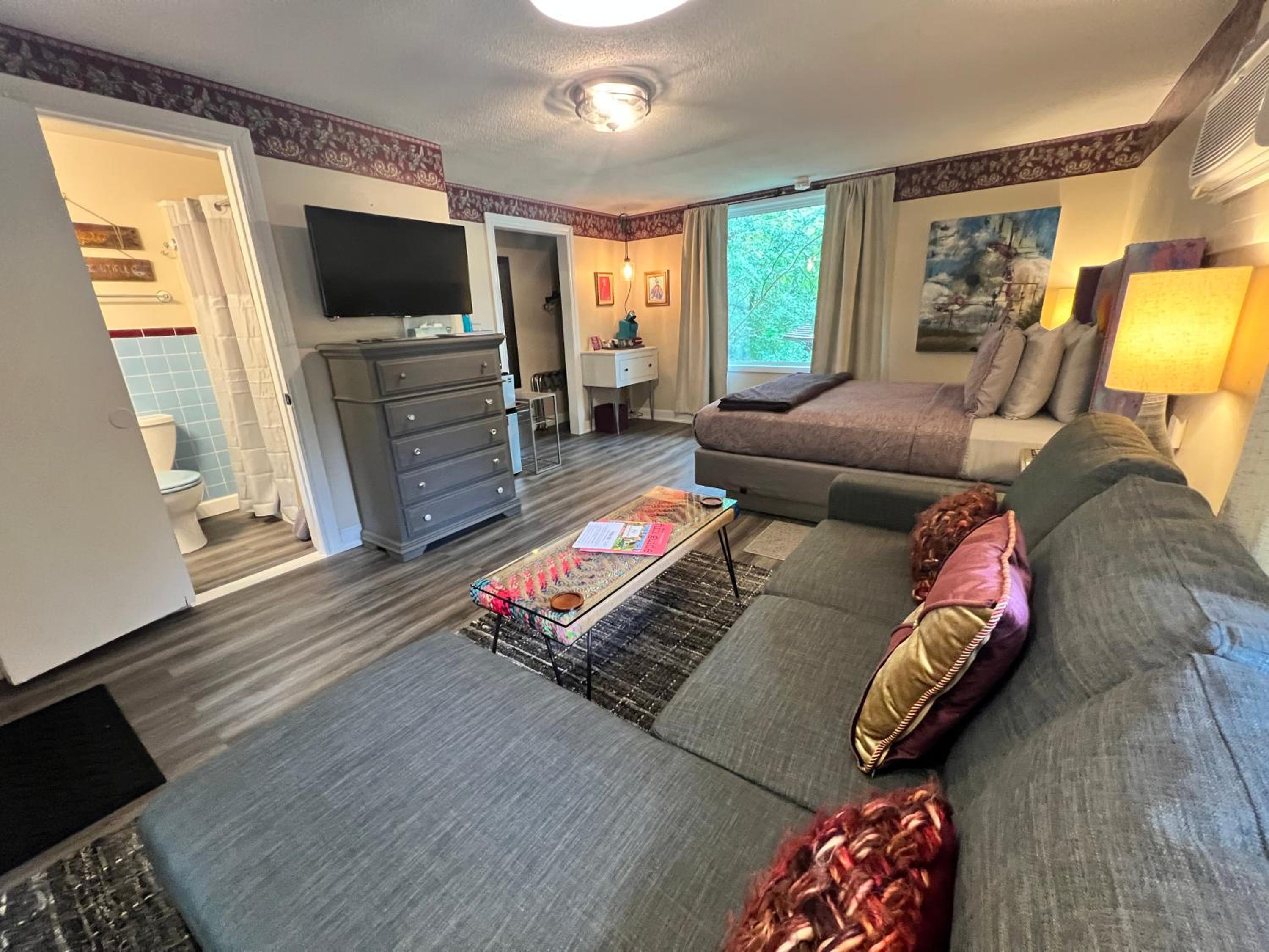 Sherwood Court Cottages & Guest Rooms
