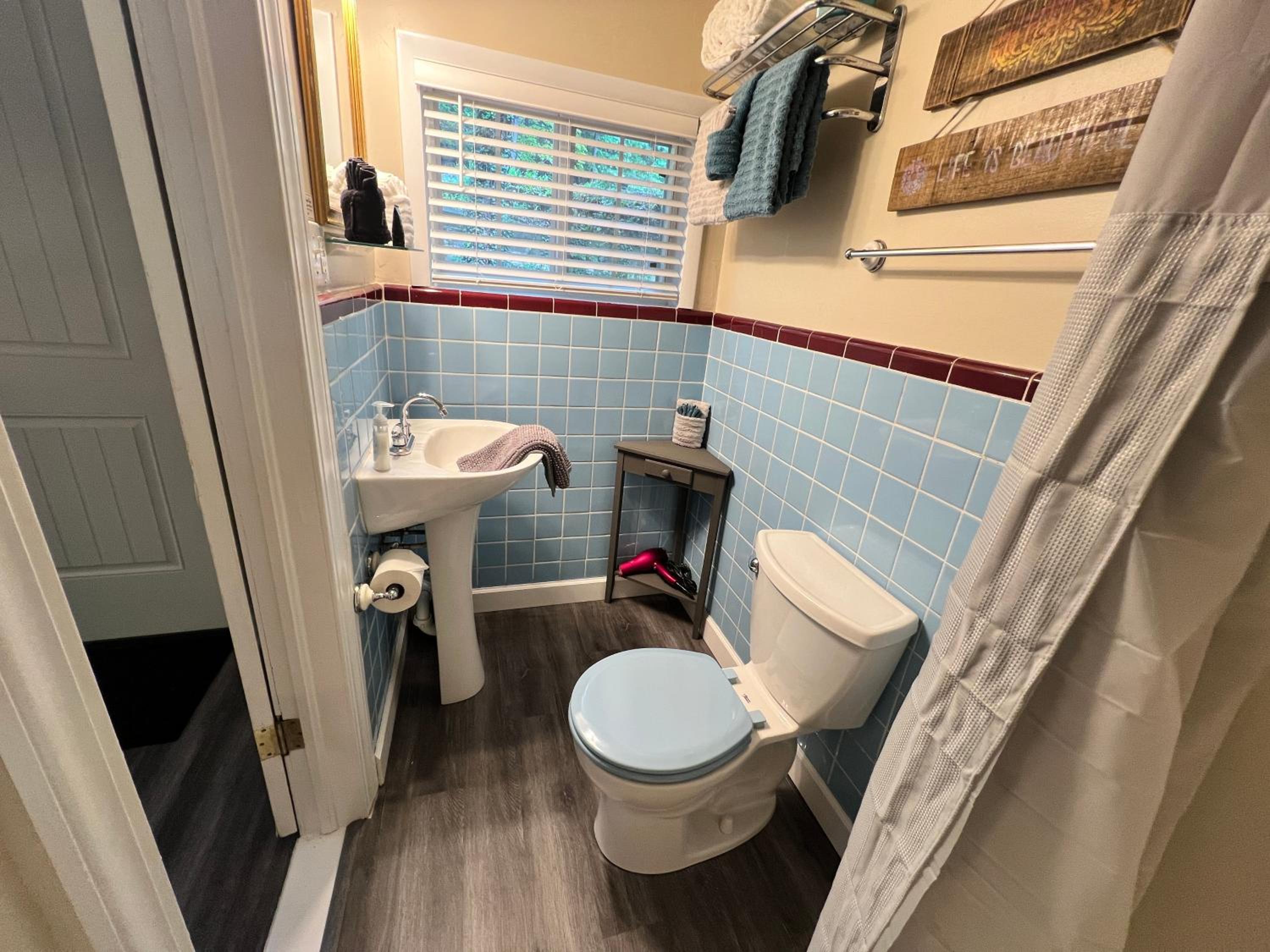 Sherwood Court Cottages & Guest Rooms