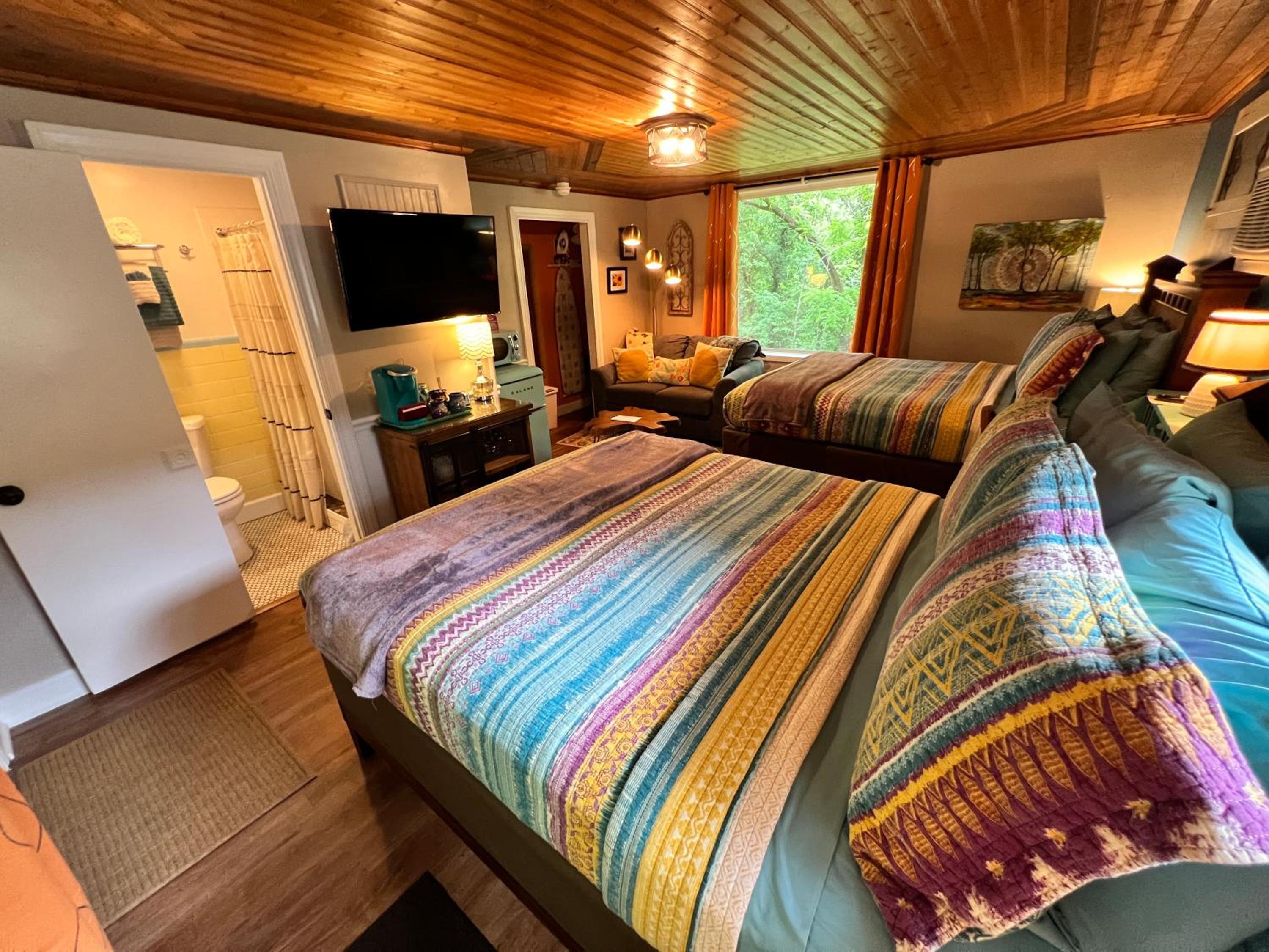 Sherwood Court Cottages & Guest Rooms