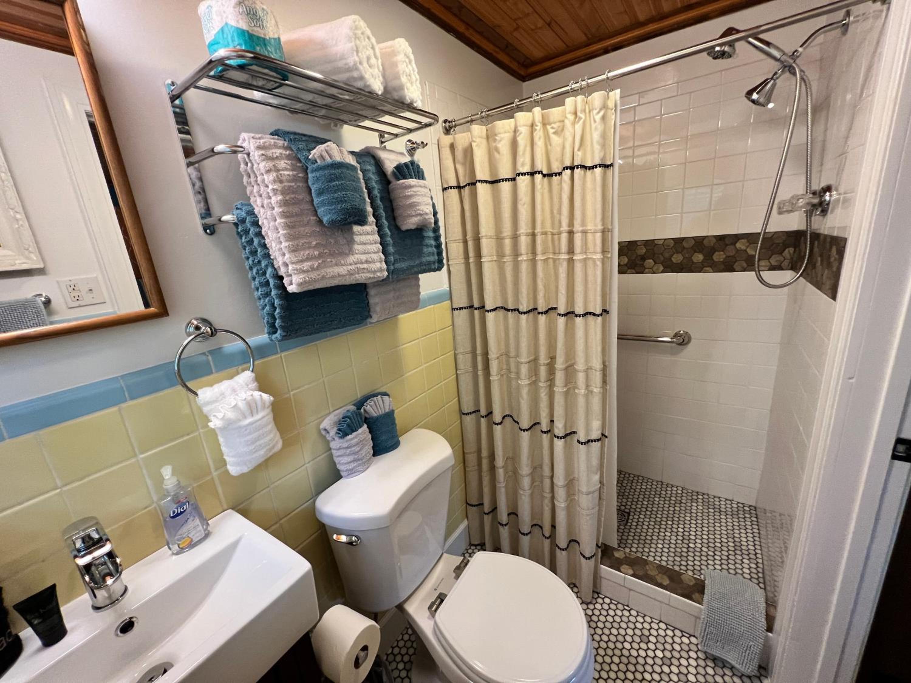 Sherwood Court Cottages & Guest Rooms