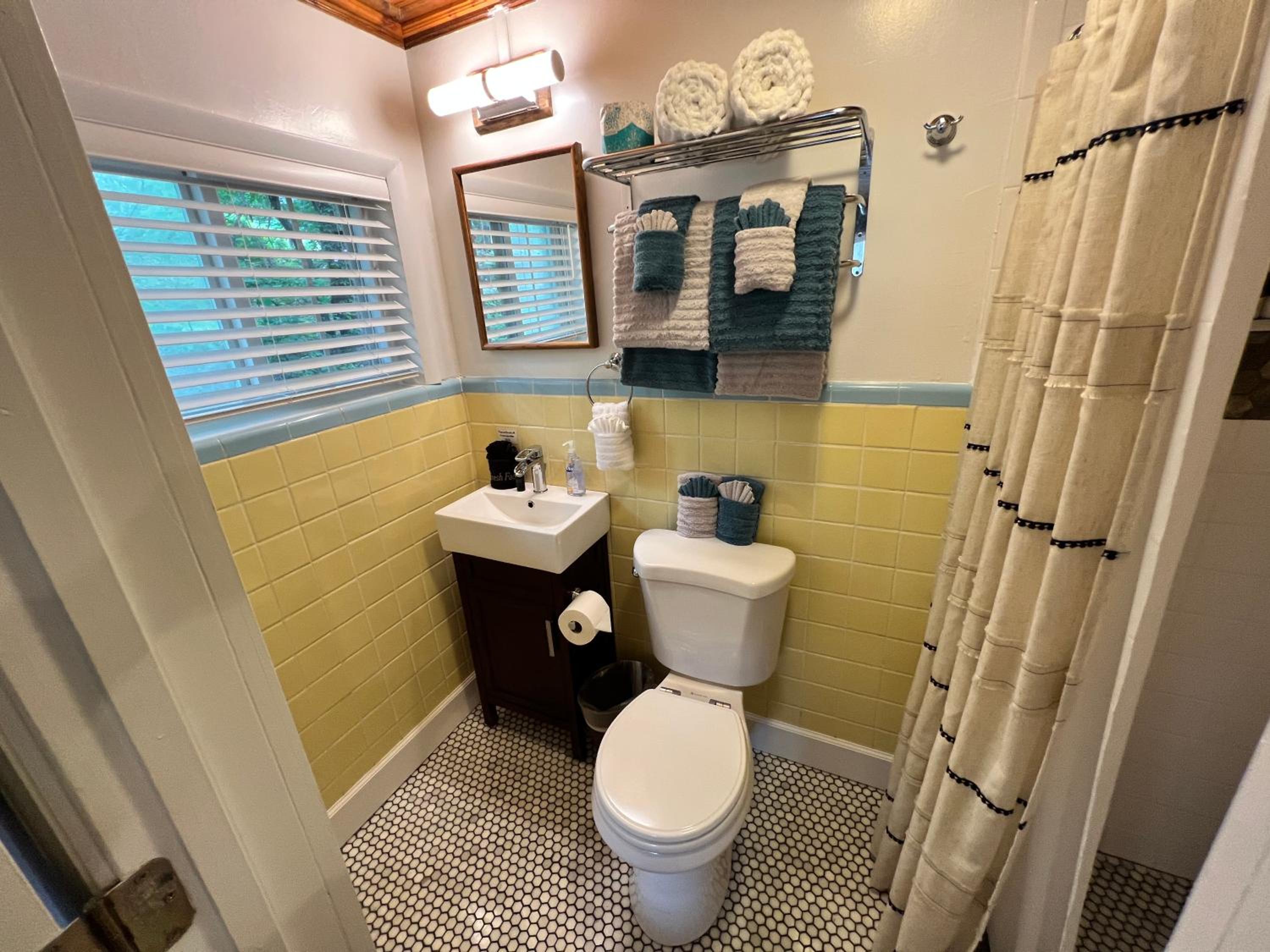 Sherwood Court Cottages & Guest Rooms
