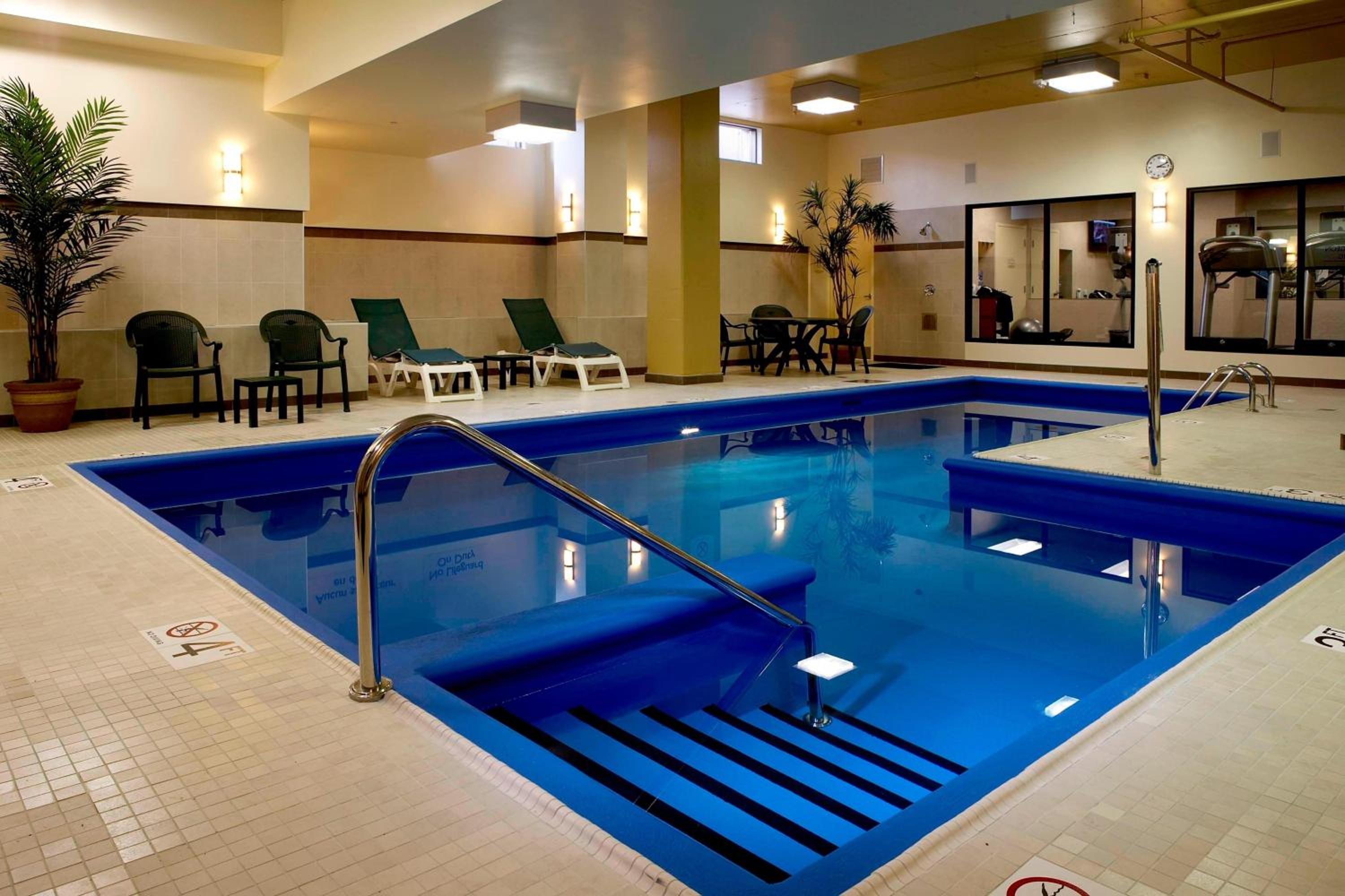Fairfield Inn  Suites by Marriott Montreal Airport - Property Image 12