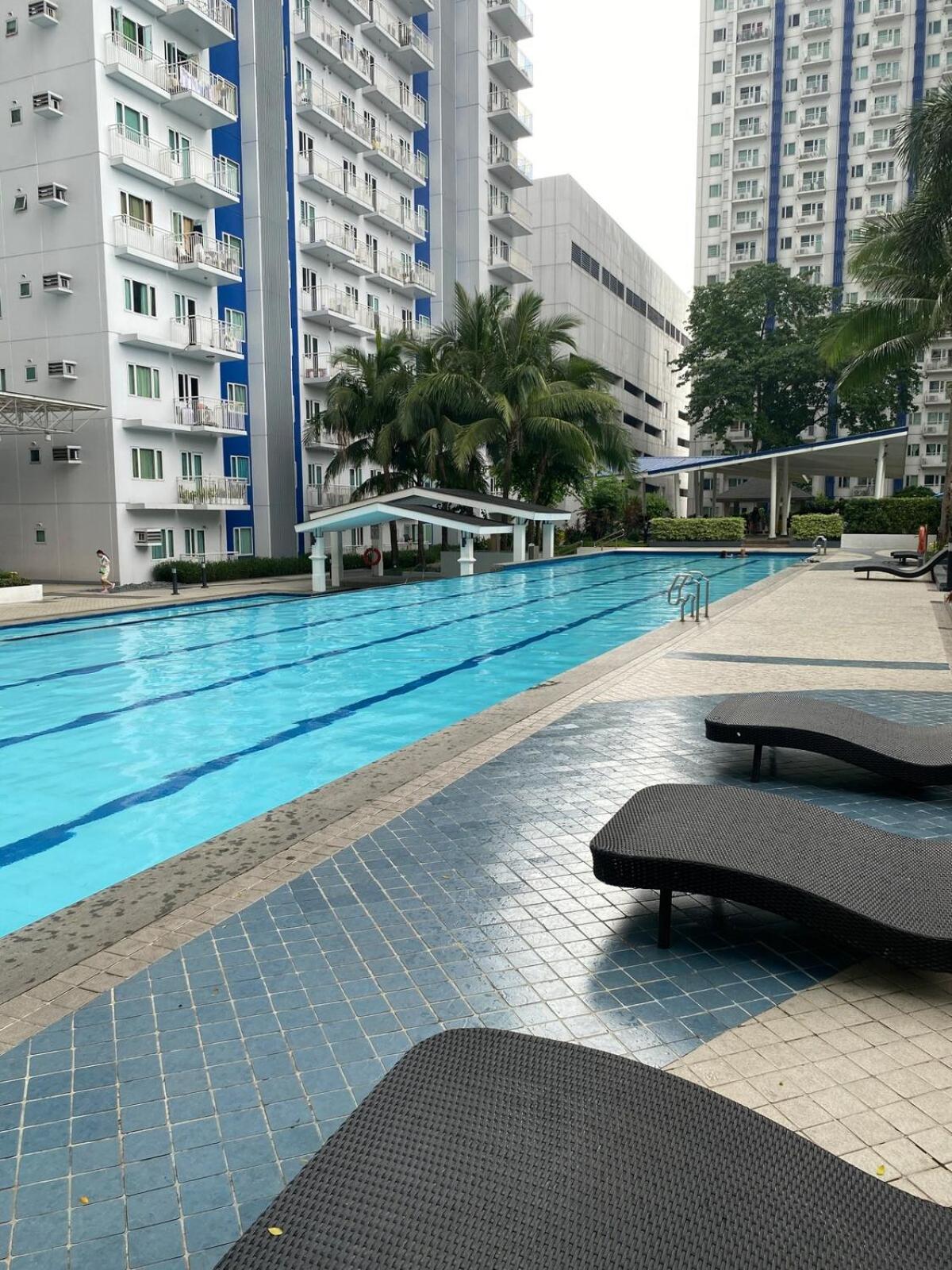 Grass Residences T3 11th Floor with Balcony view 4