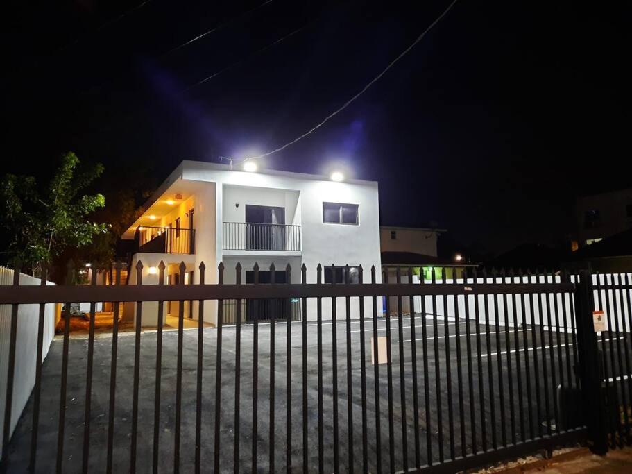 West Brickell APT #1 Free Parking-Family Friendly