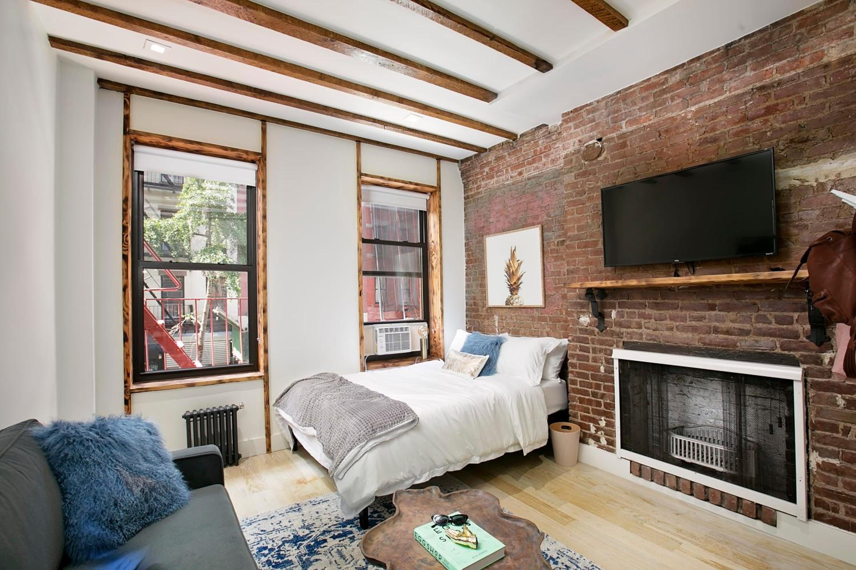 24-6 Gramercy area Newly reno Studio W D in unit