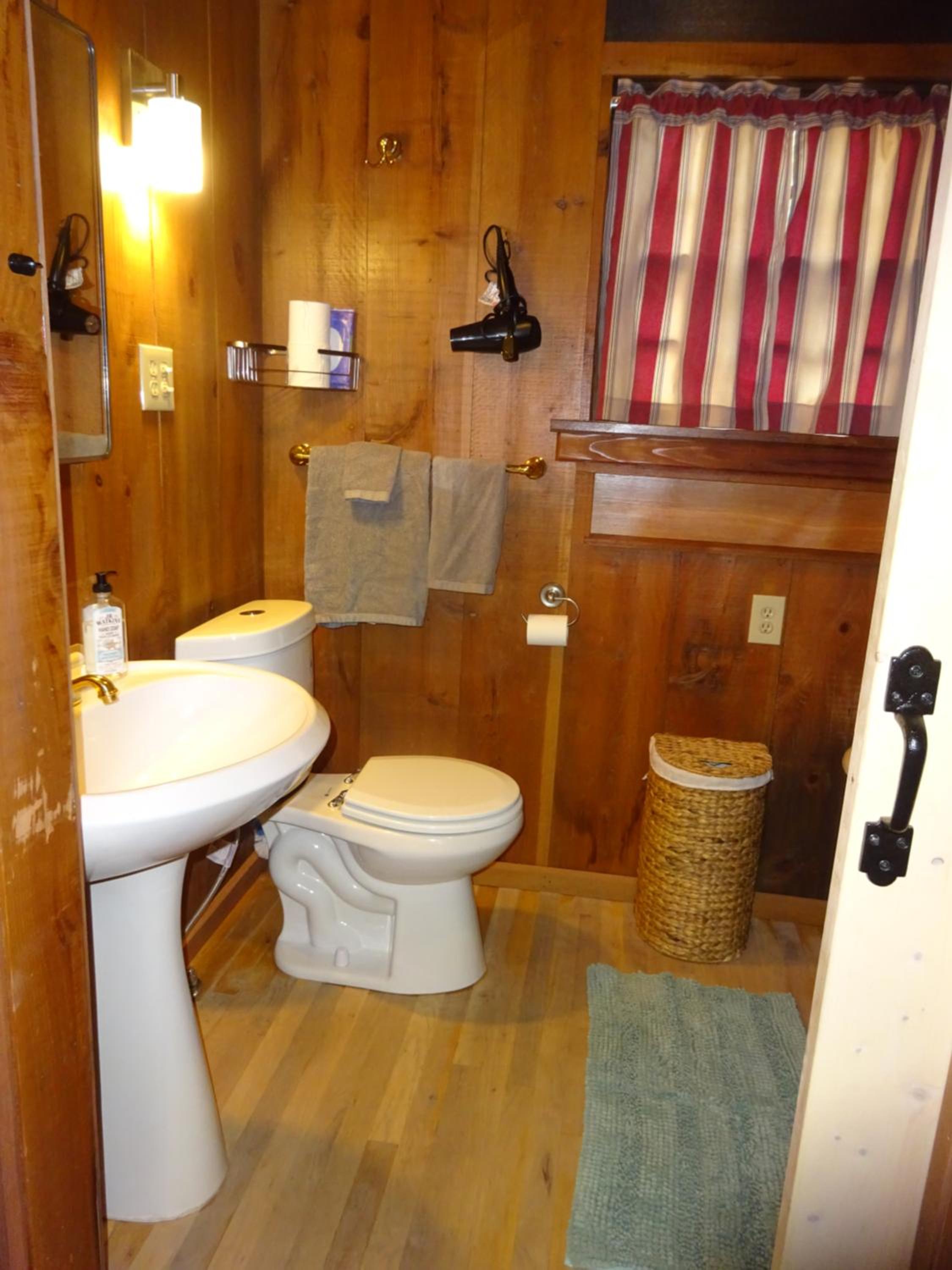 The Knotty Cabin in Kings Canyon National Park view 4
