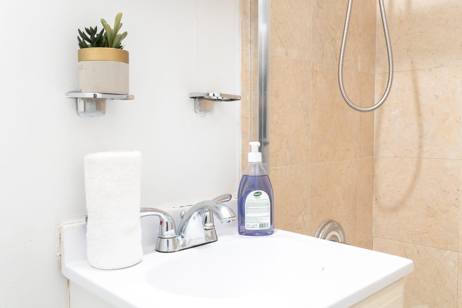 350-GA Spacious Studio Gramercy Sleeps3