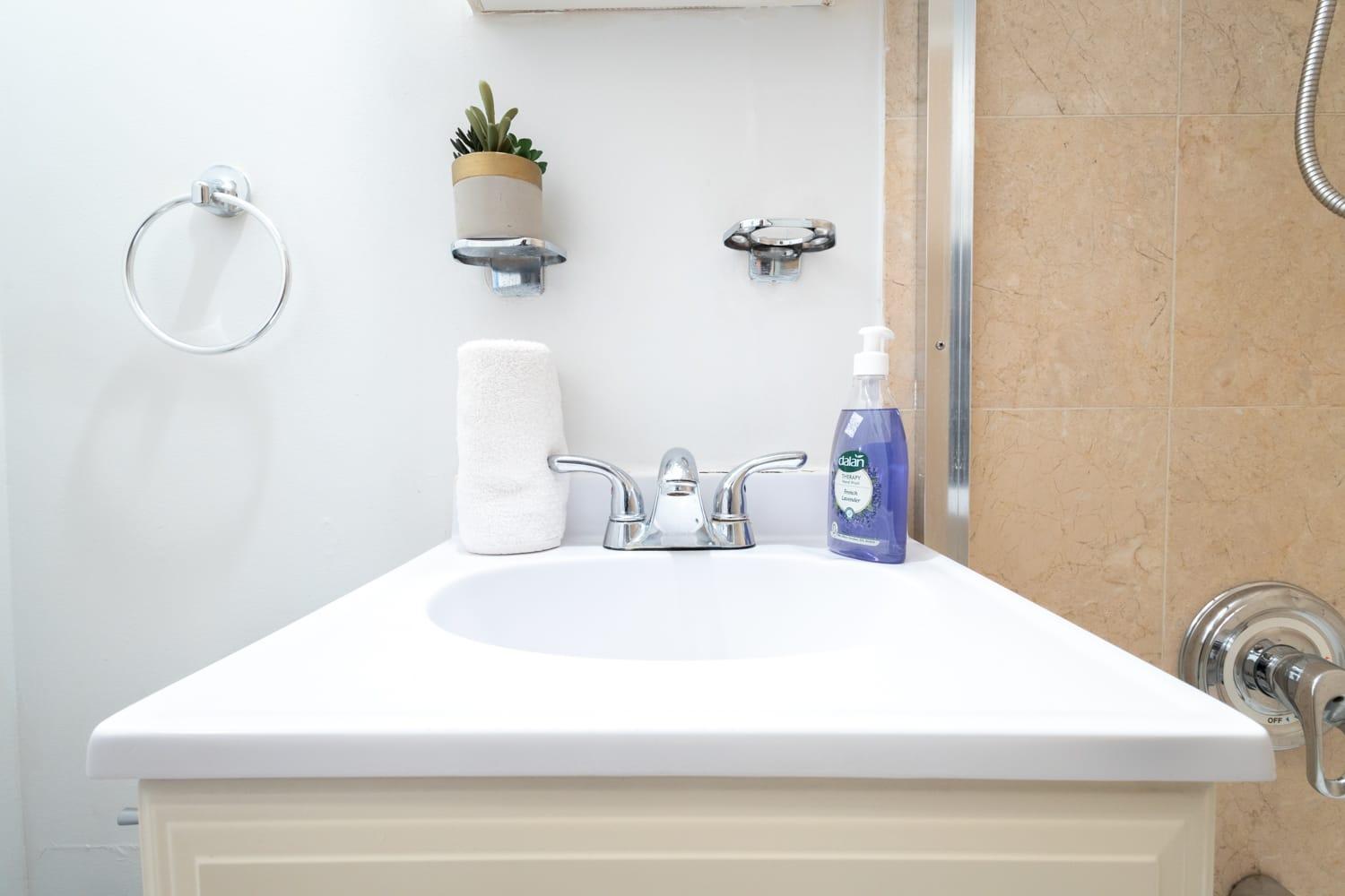 350-GA Spacious Studio Gramercy Sleeps3