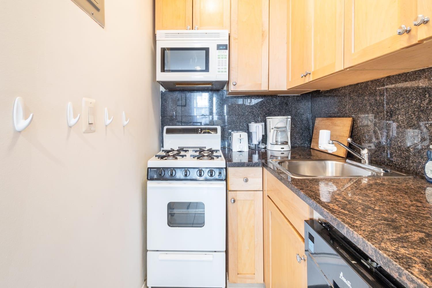 350-GA Spacious Studio Gramercy Sleeps3
