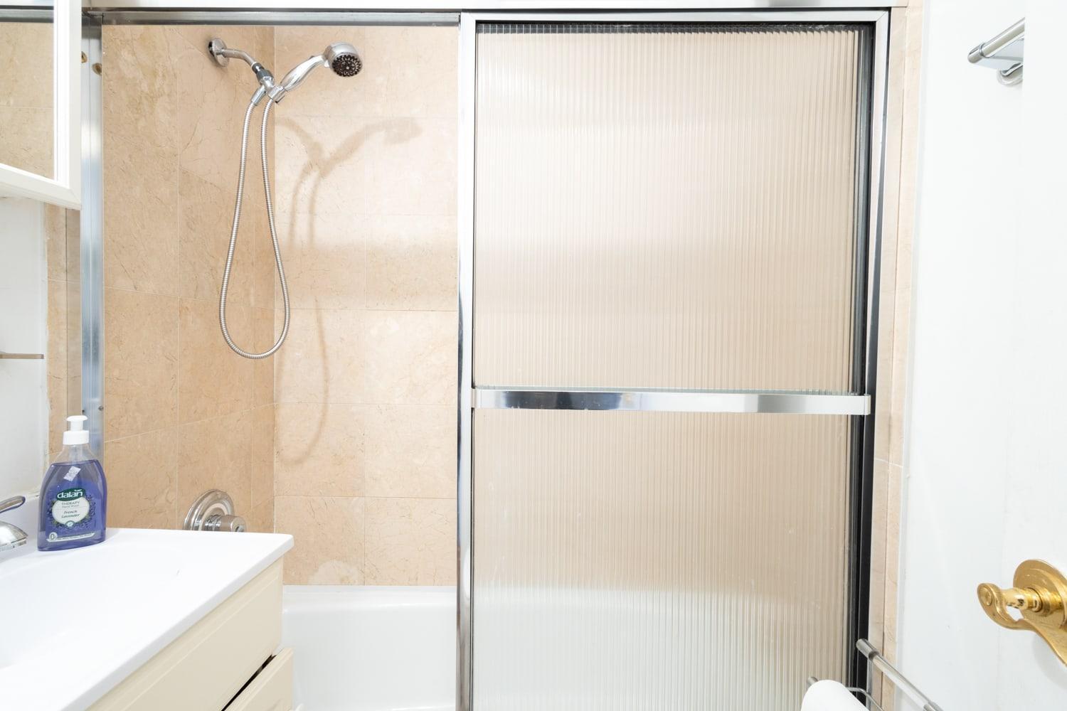 350-GA Spacious Studio Gramercy Sleeps3