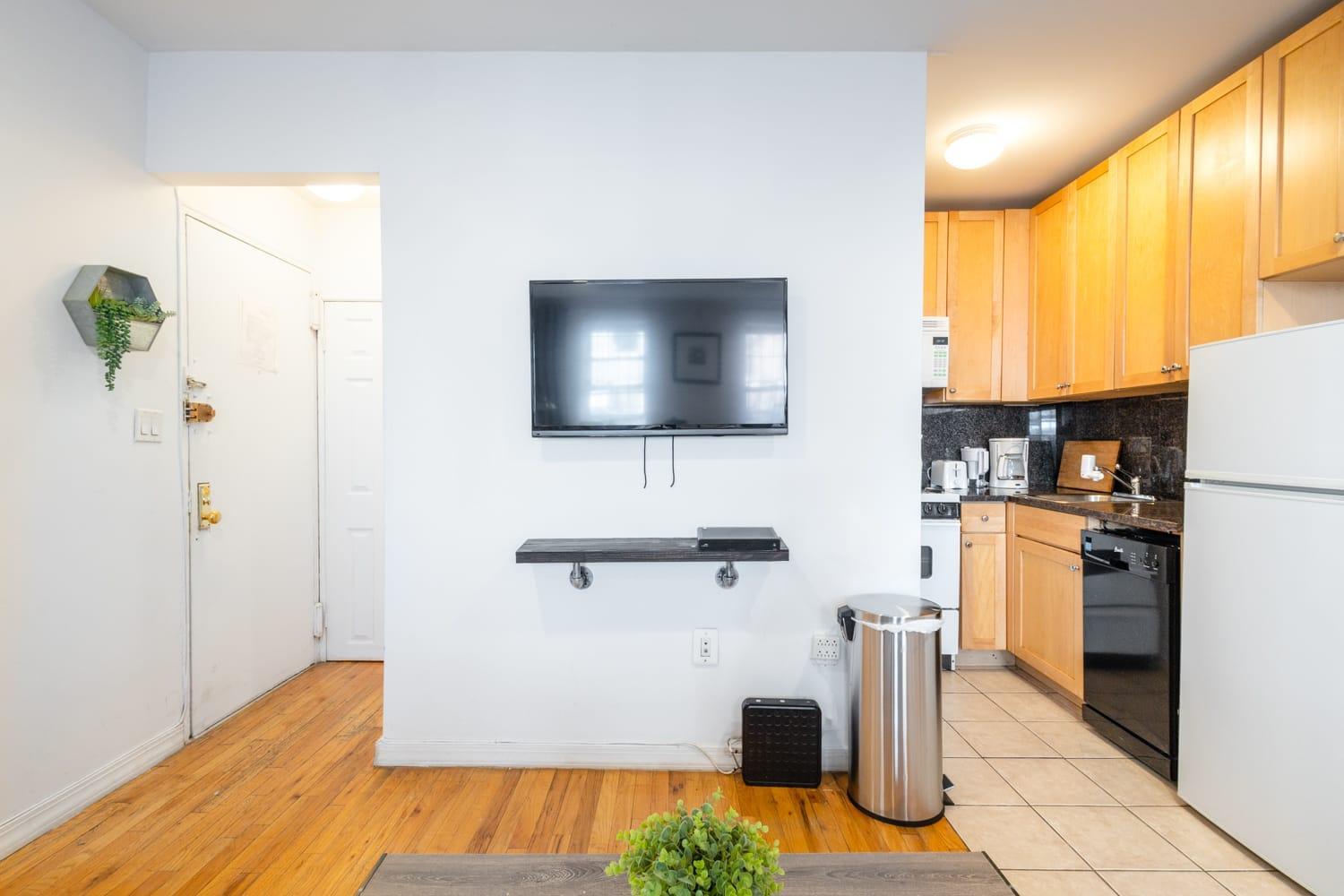 350-GA Spacious Studio Gramercy Sleeps3