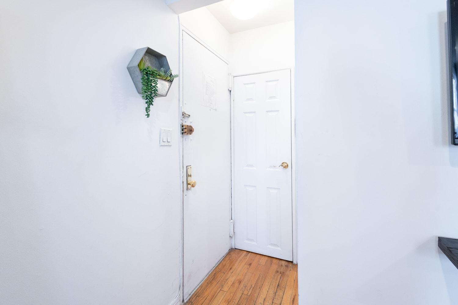 350-GA Spacious Studio Gramercy Sleeps3