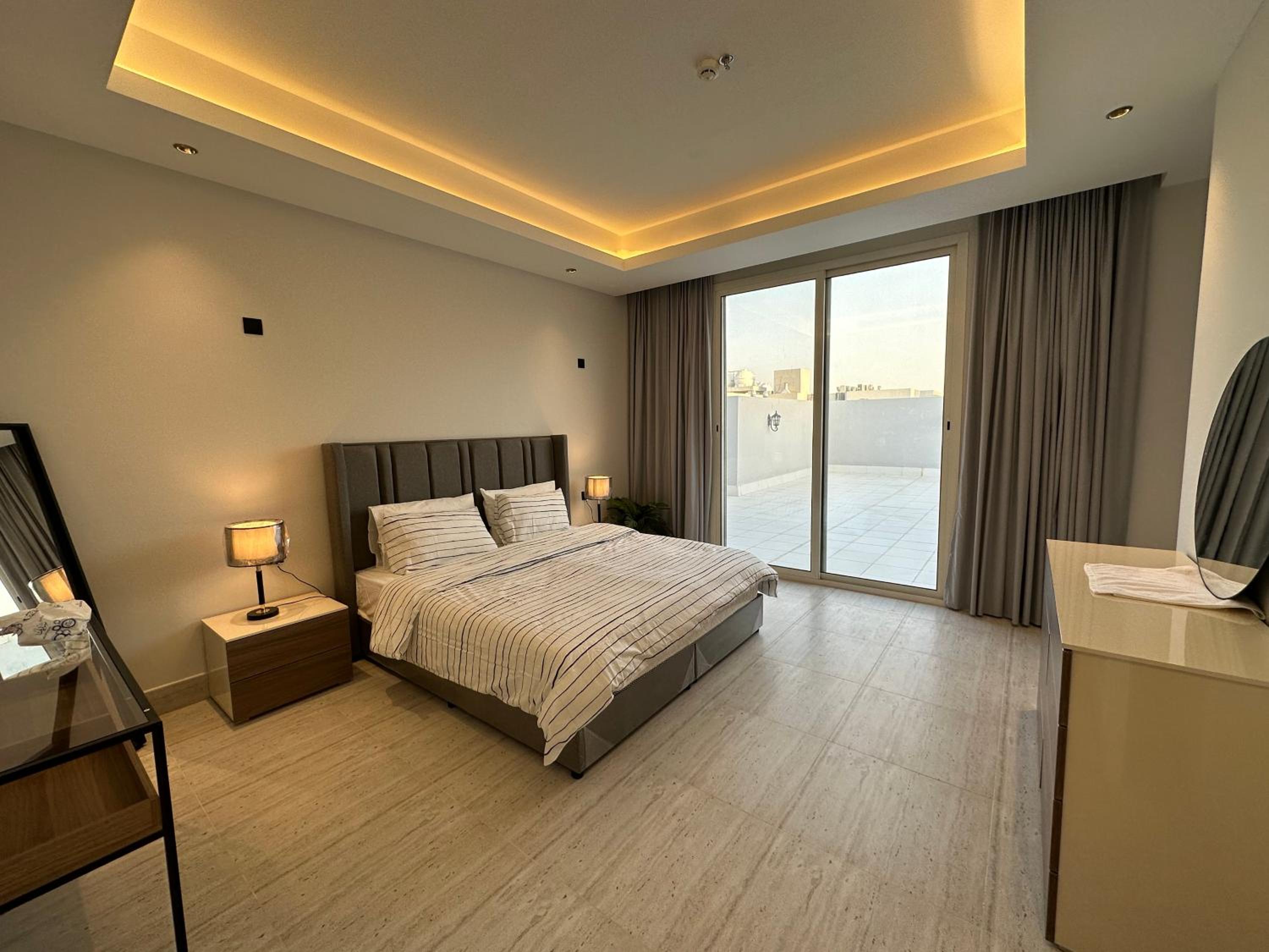 great luxary apt in almajdeah with roof