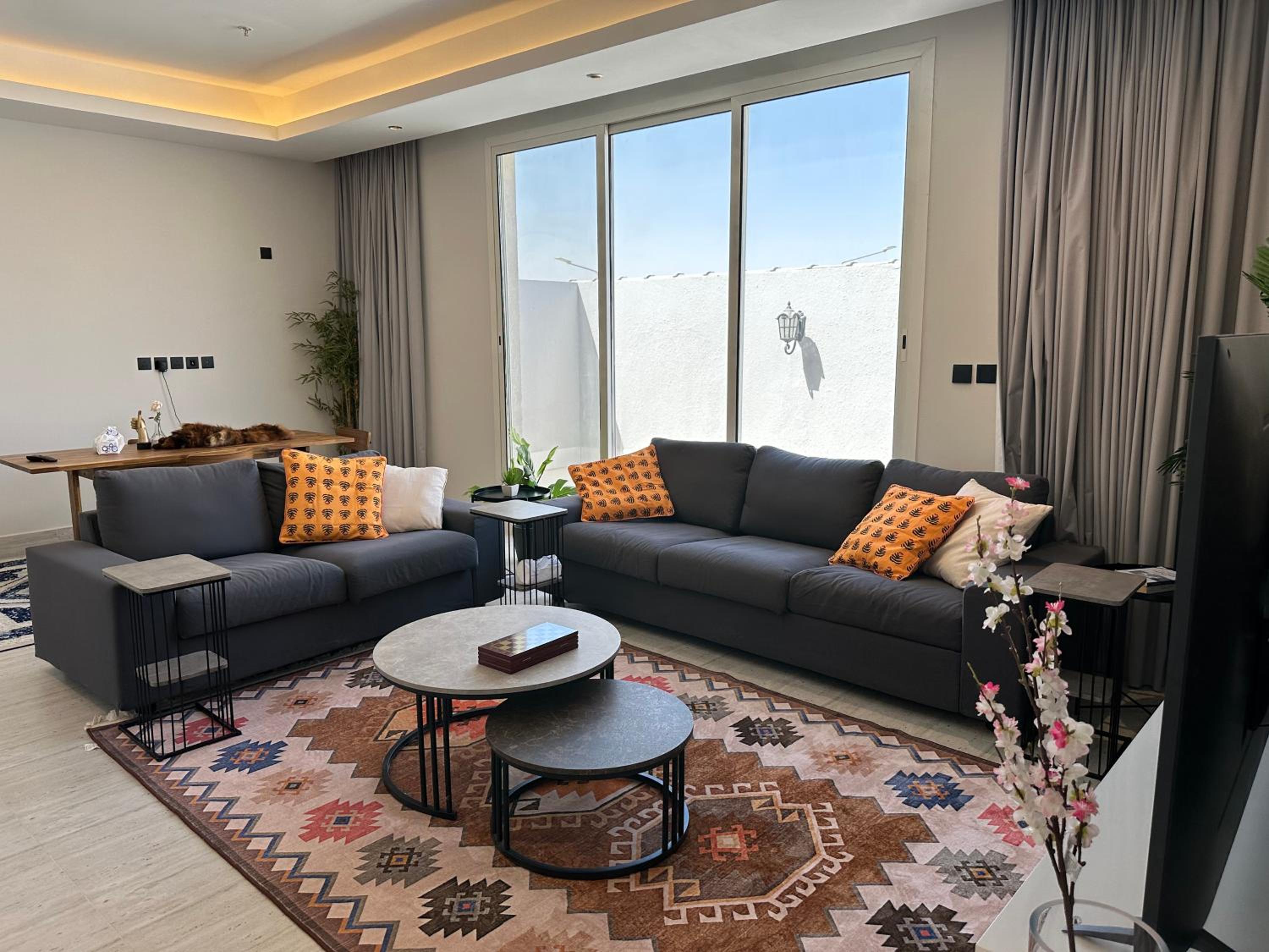 great luxary apt in almajdeah with roof