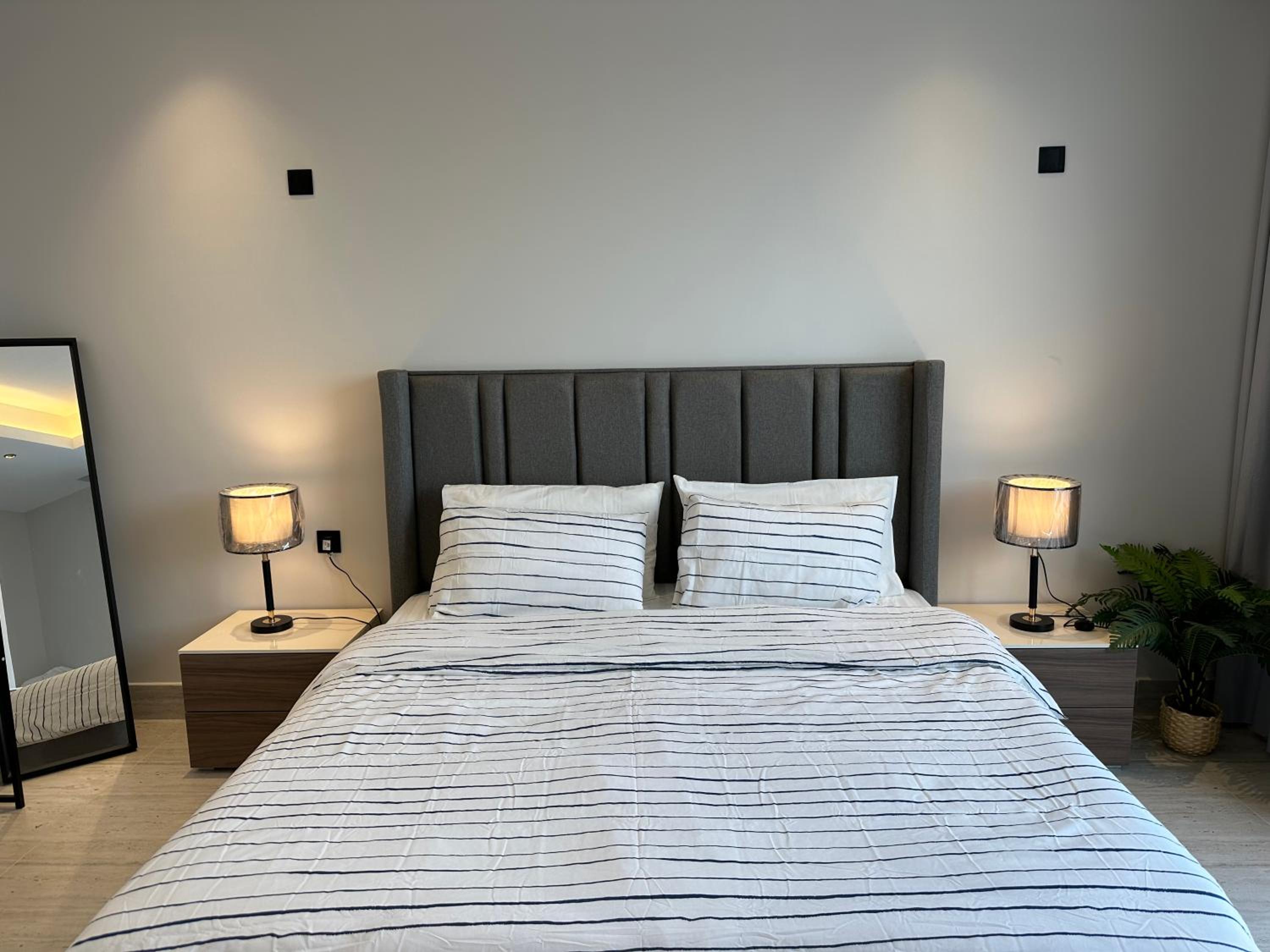 great luxary apt in almajdeah with roof