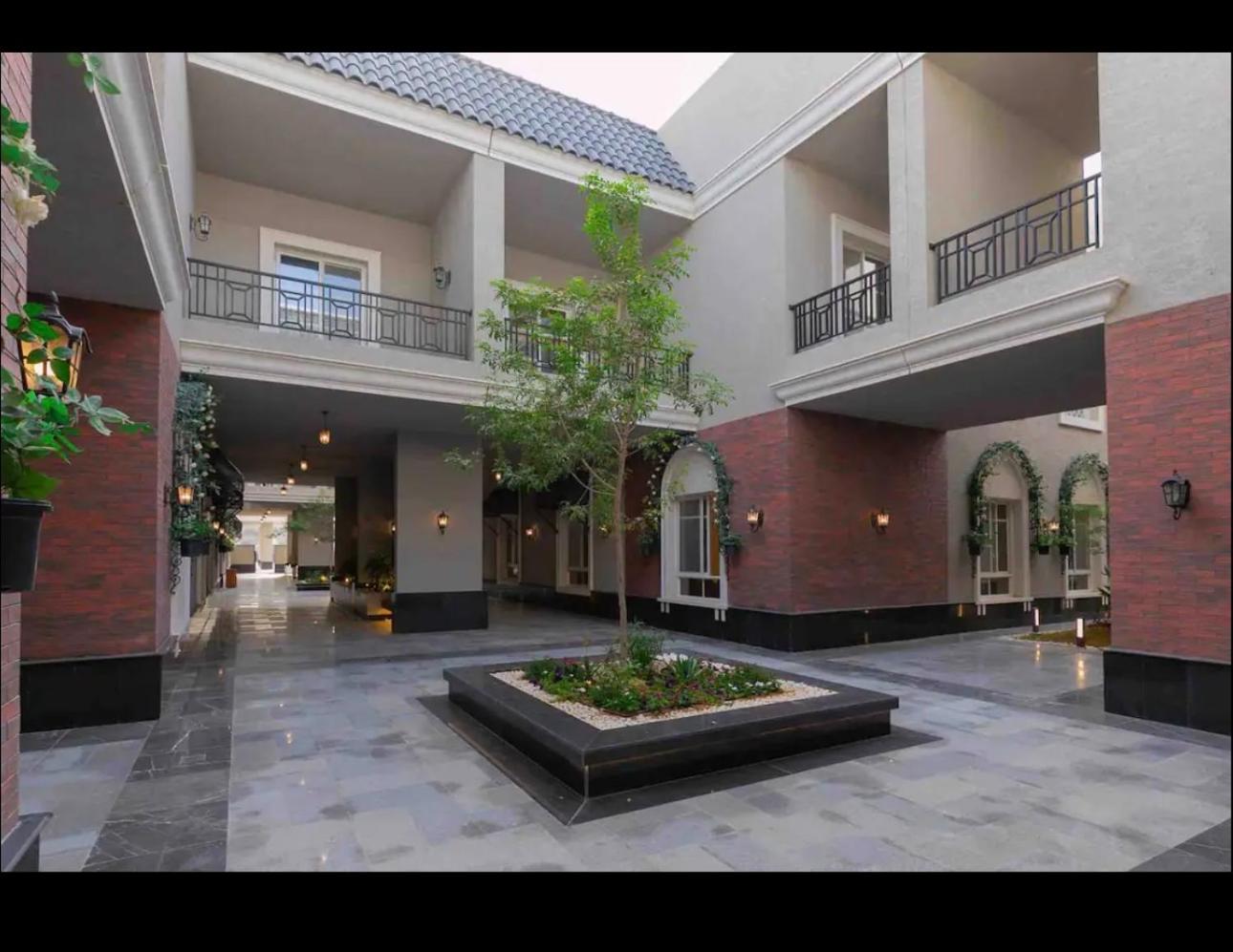 great luxary apt in almajdeah with roof
