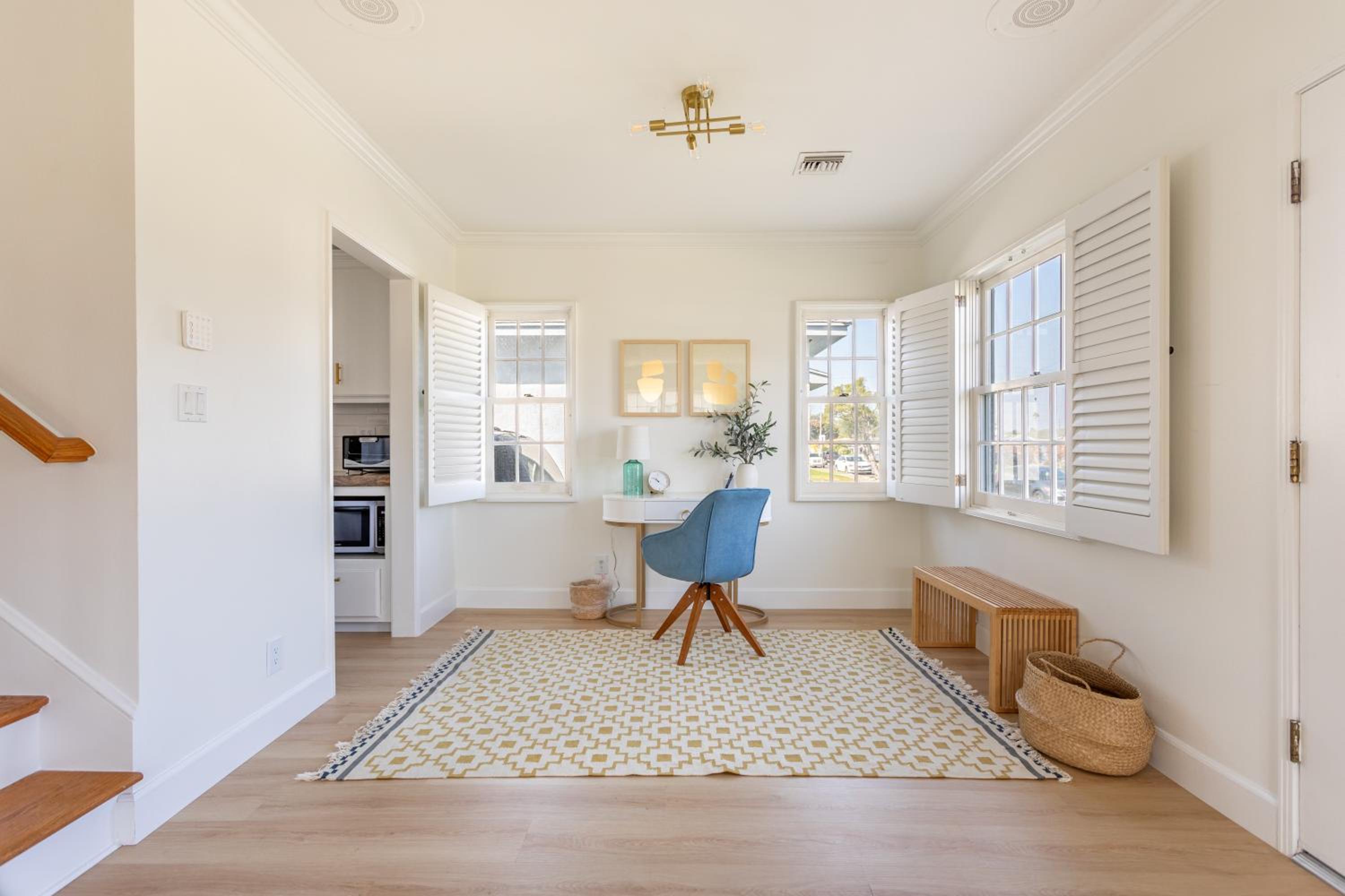 Modern Spacious Sunny Los Angeles Retreat view 5