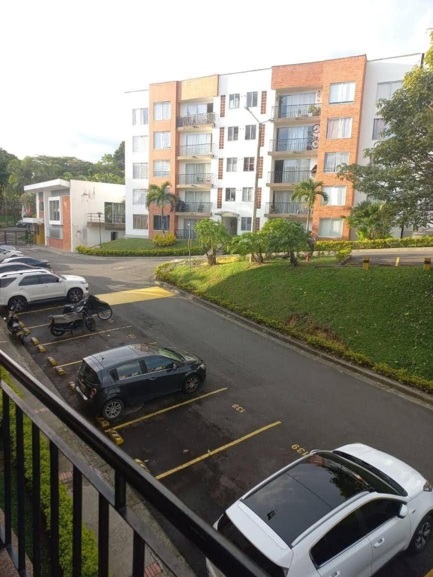 Apt hogareño, amplio 6 personas piscina, balcón, parqueadero,Excelente ubicación