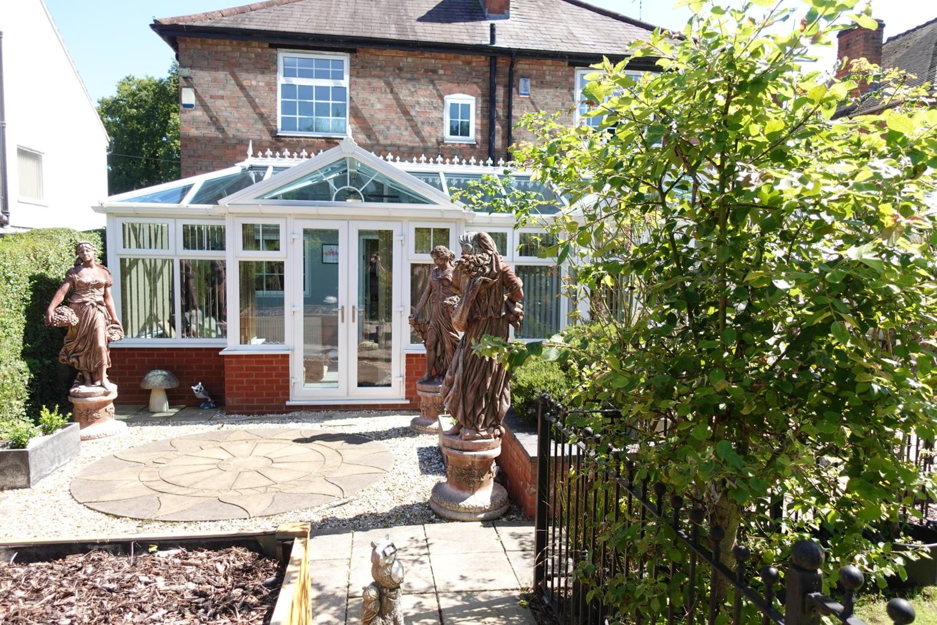 Huge 9 Bed Property Sleeps 17, Near NEC, City Centre, HS2 view 4