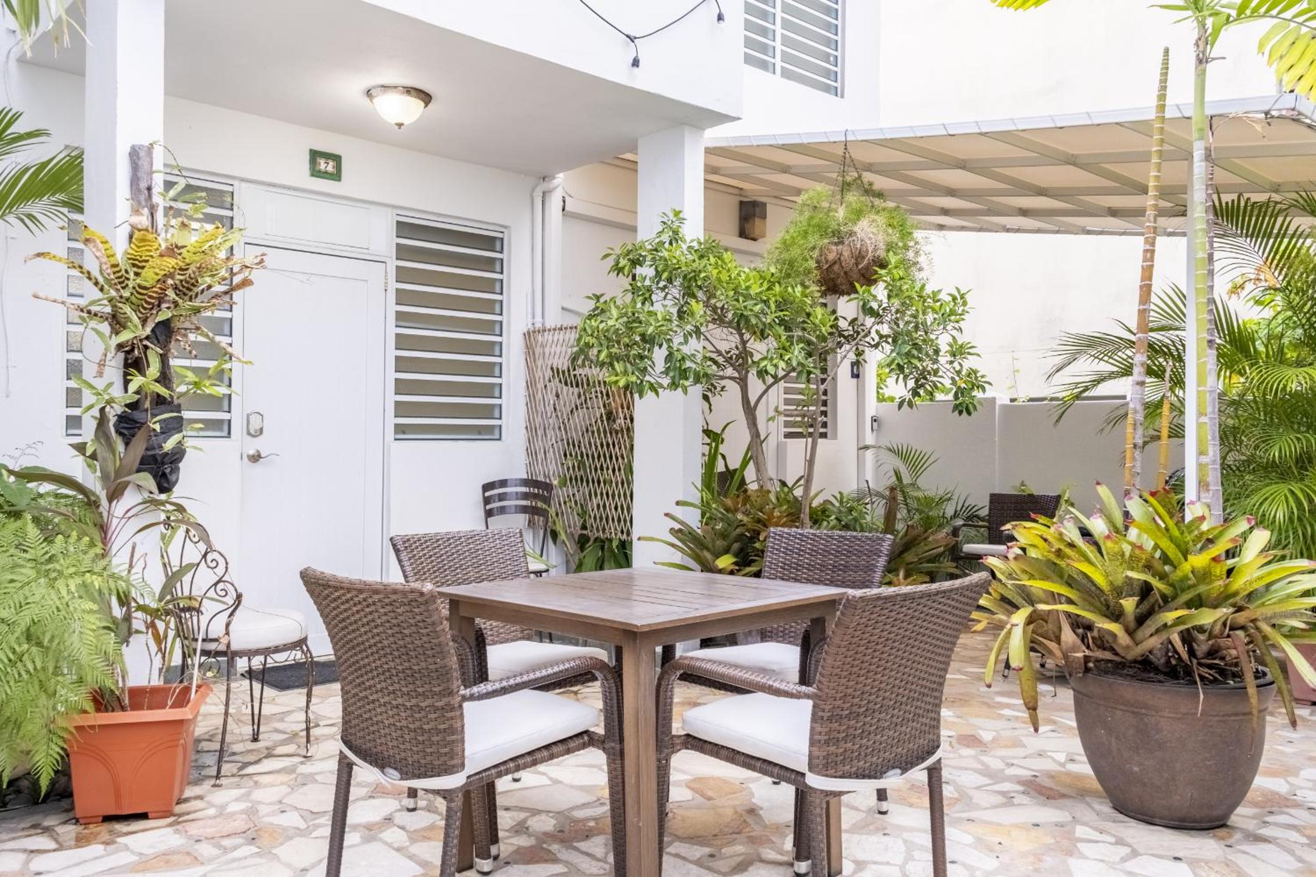 Prime Location at Condado Beach King Studio - Apt 4