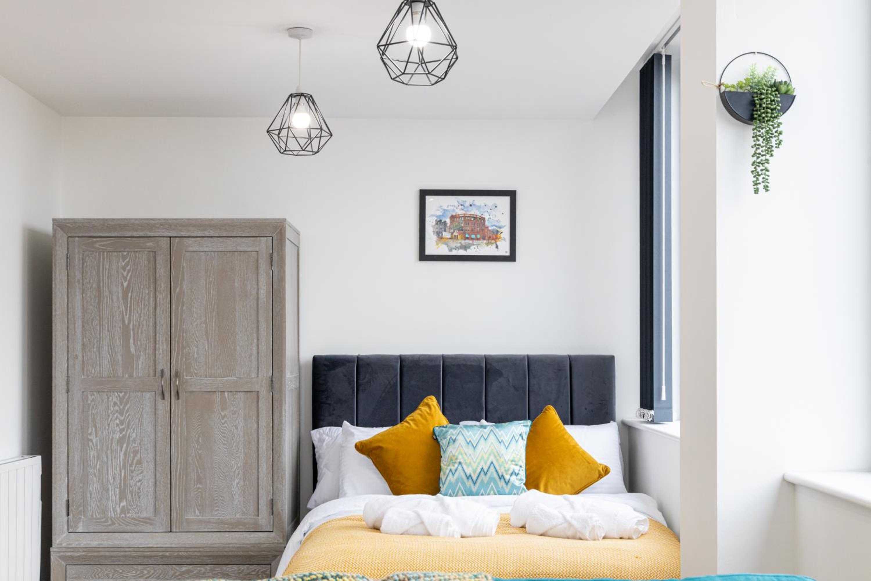 Bright Stylish Studio Apartment in Old Trafford view 2