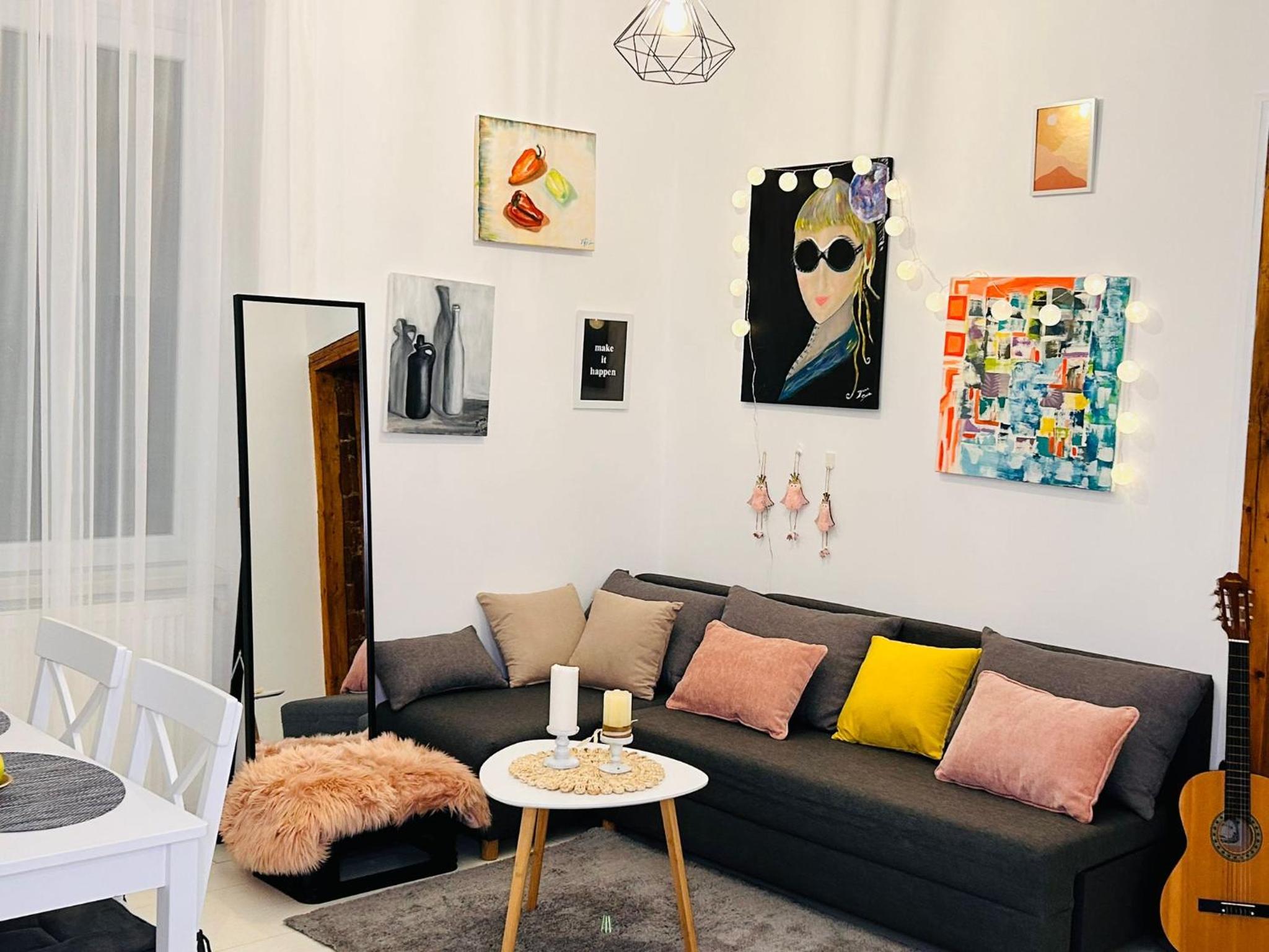The Change House- Central Cozy Vibe Terasa Dormitoare separate view 4