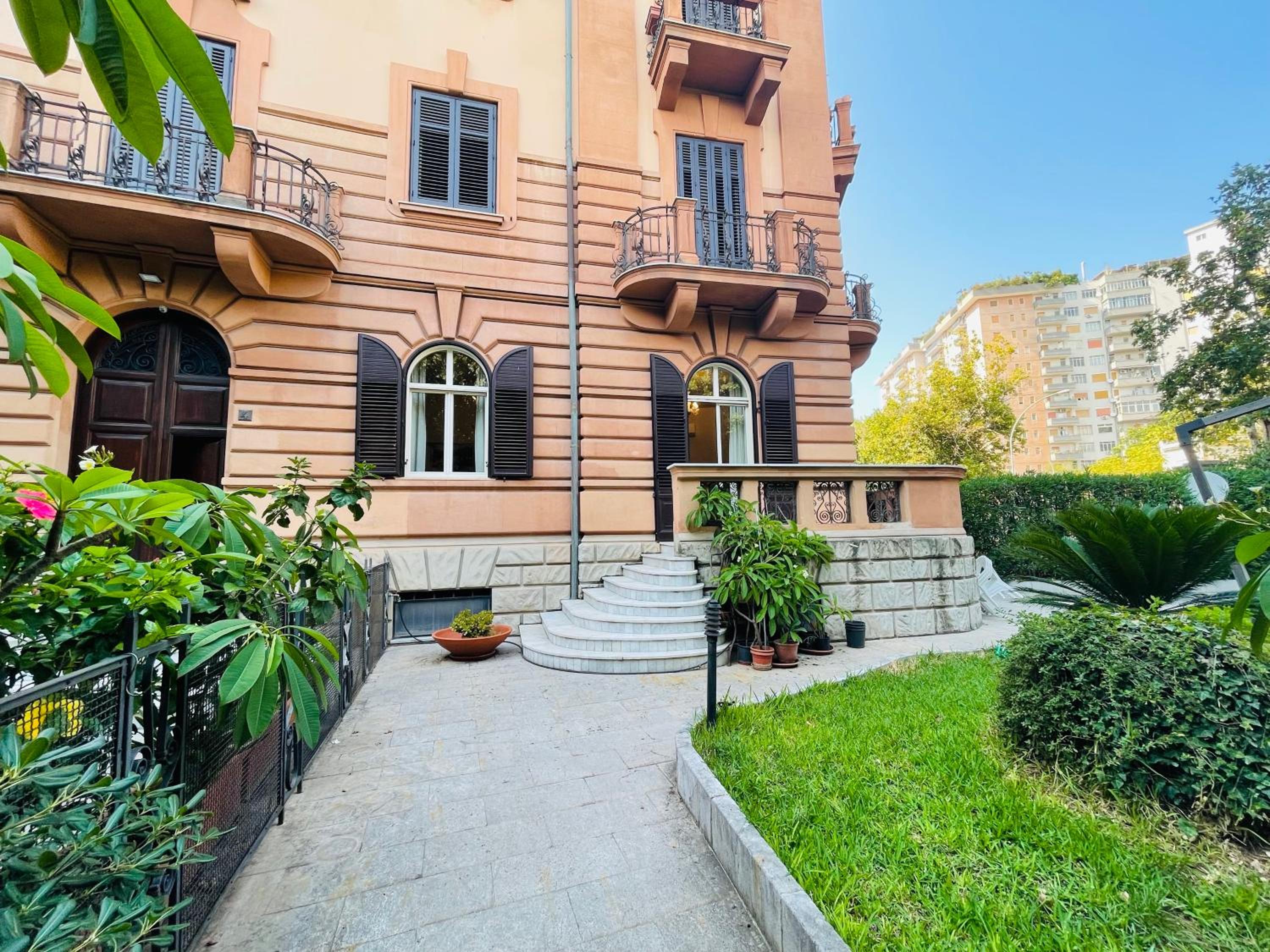 Liberty Palace - your villa in the city center view 4